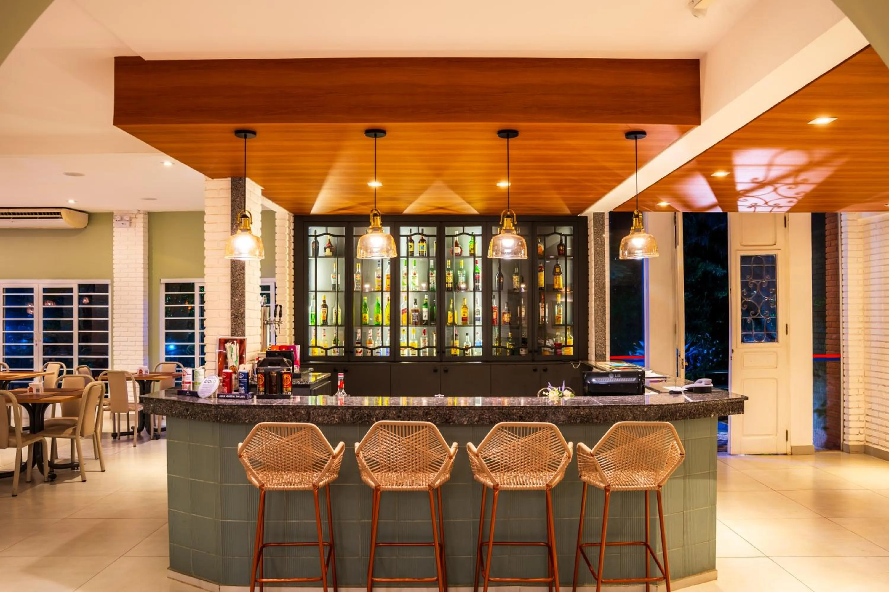 Restaurant/places to eat in Grinbergs Village Hotel