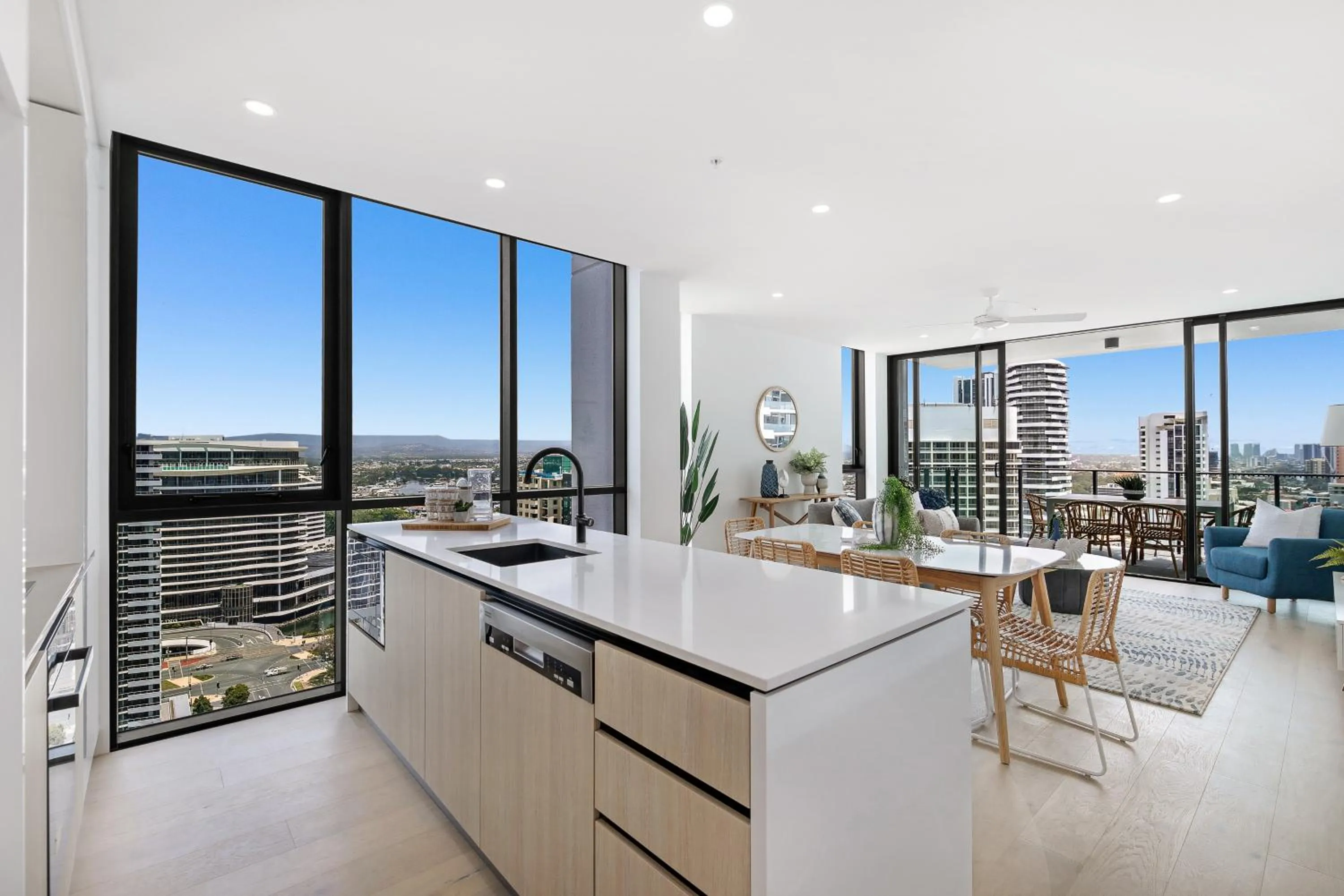 Kitchen or kitchenette in Koko Broadbeach - Official