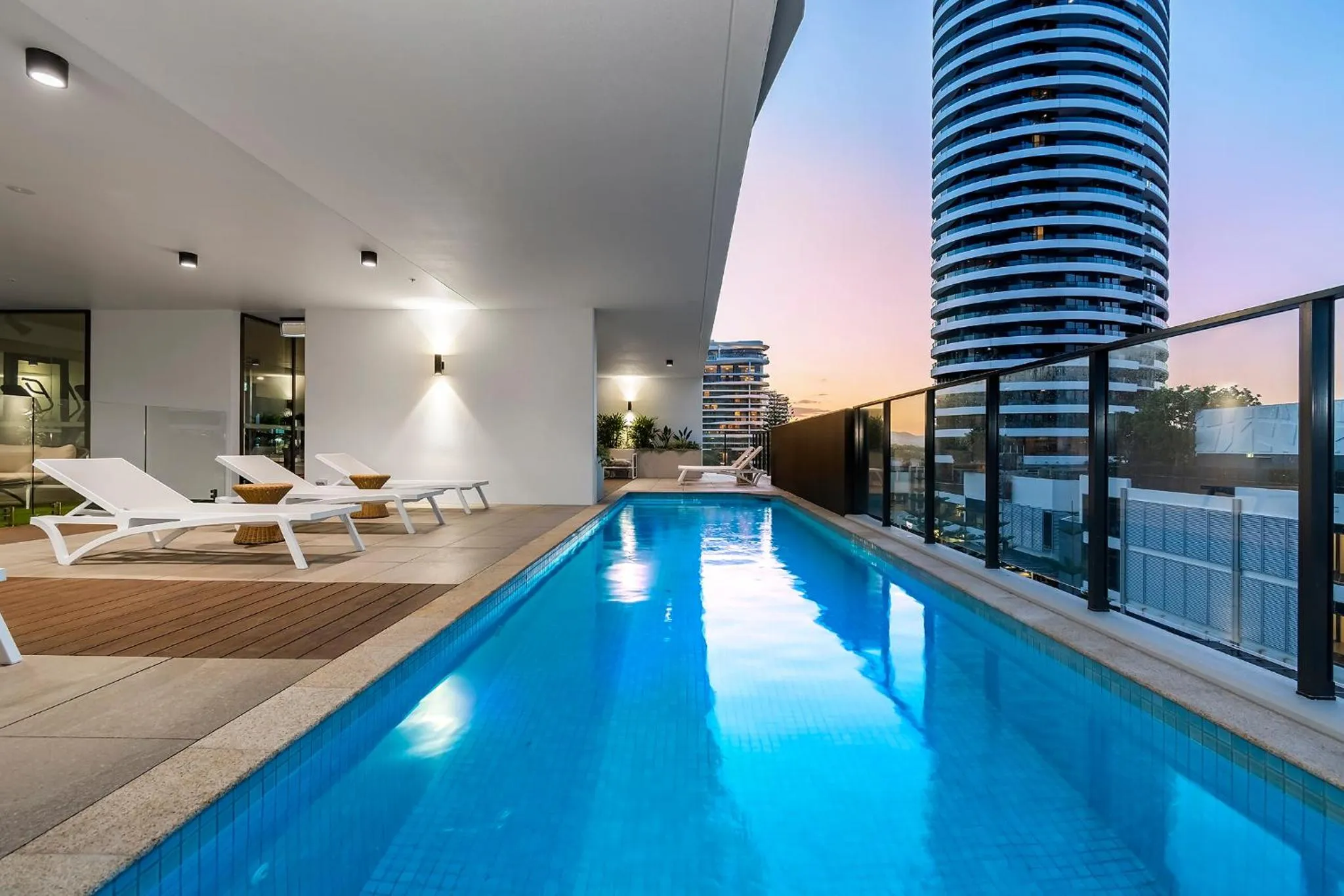 Swimming pool in Koko Broadbeach - Official