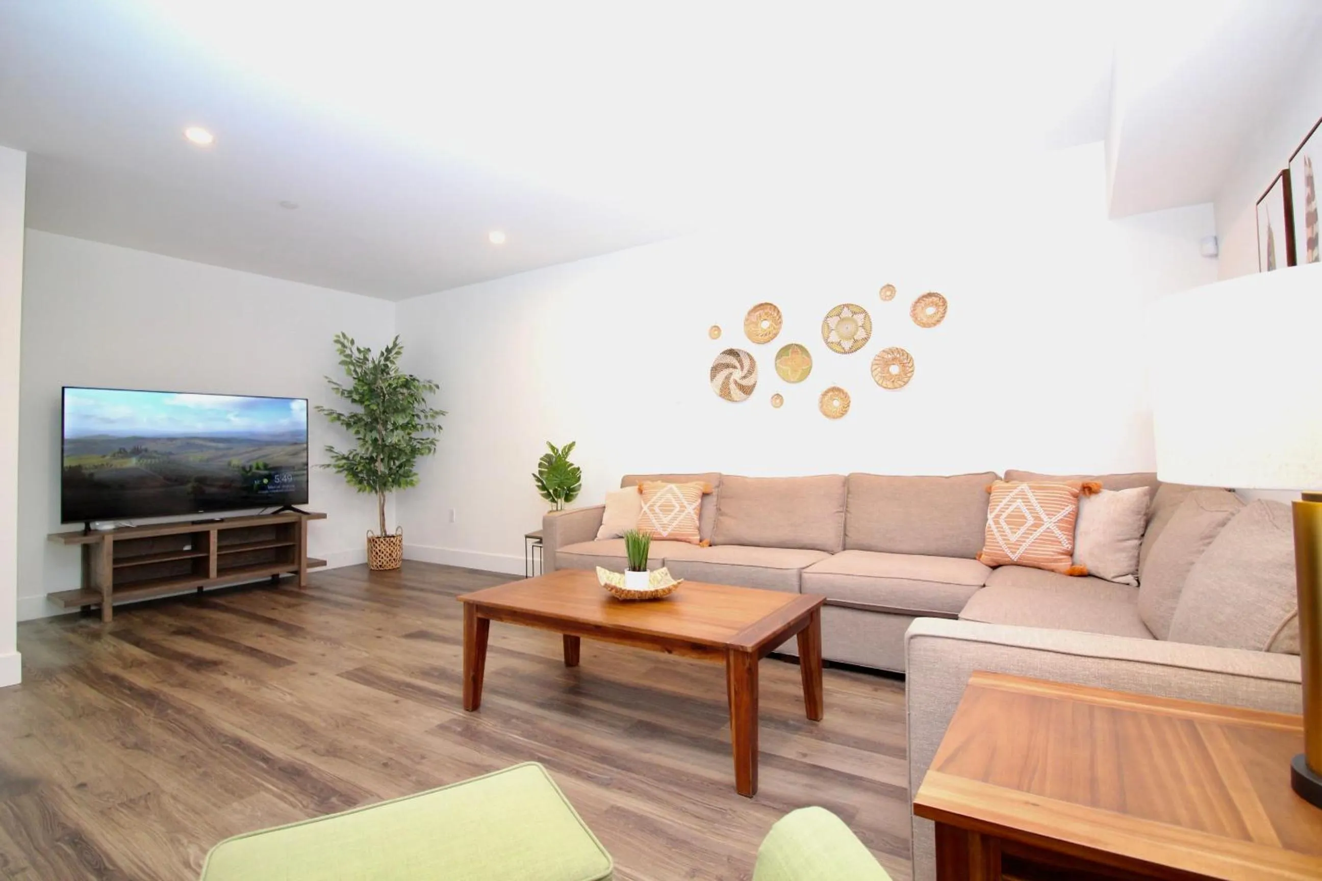 Living room in Los Angeles Premium City Suites with Free Parking