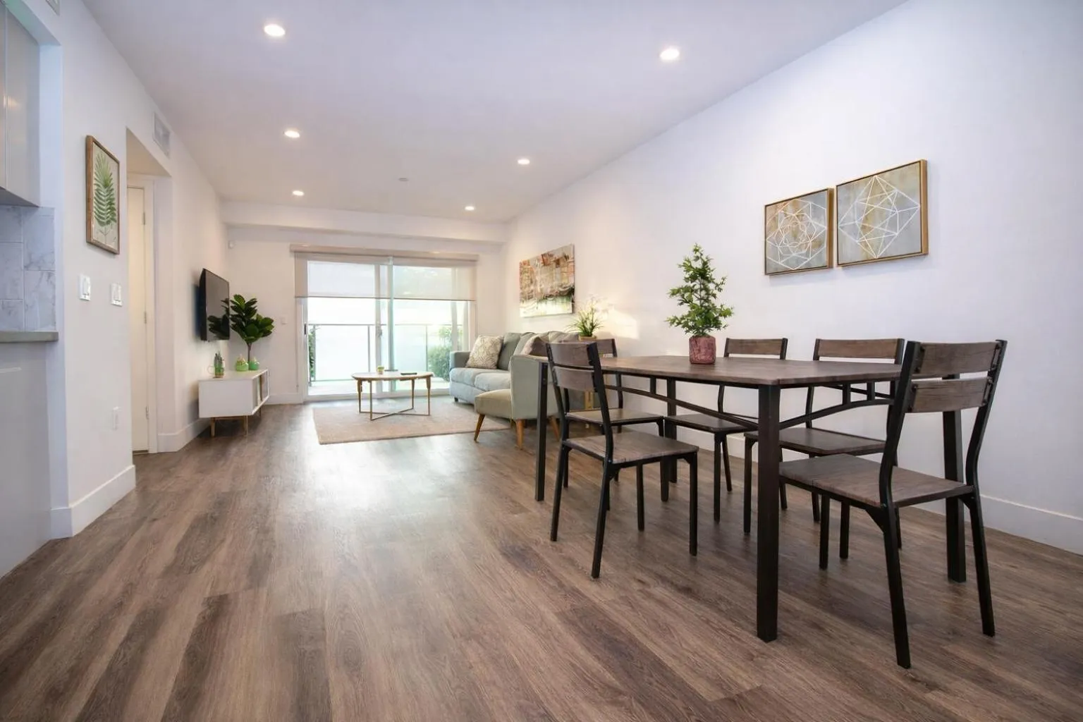 Living room in Premium City Suites - Free Secured Parking - Family Friendly