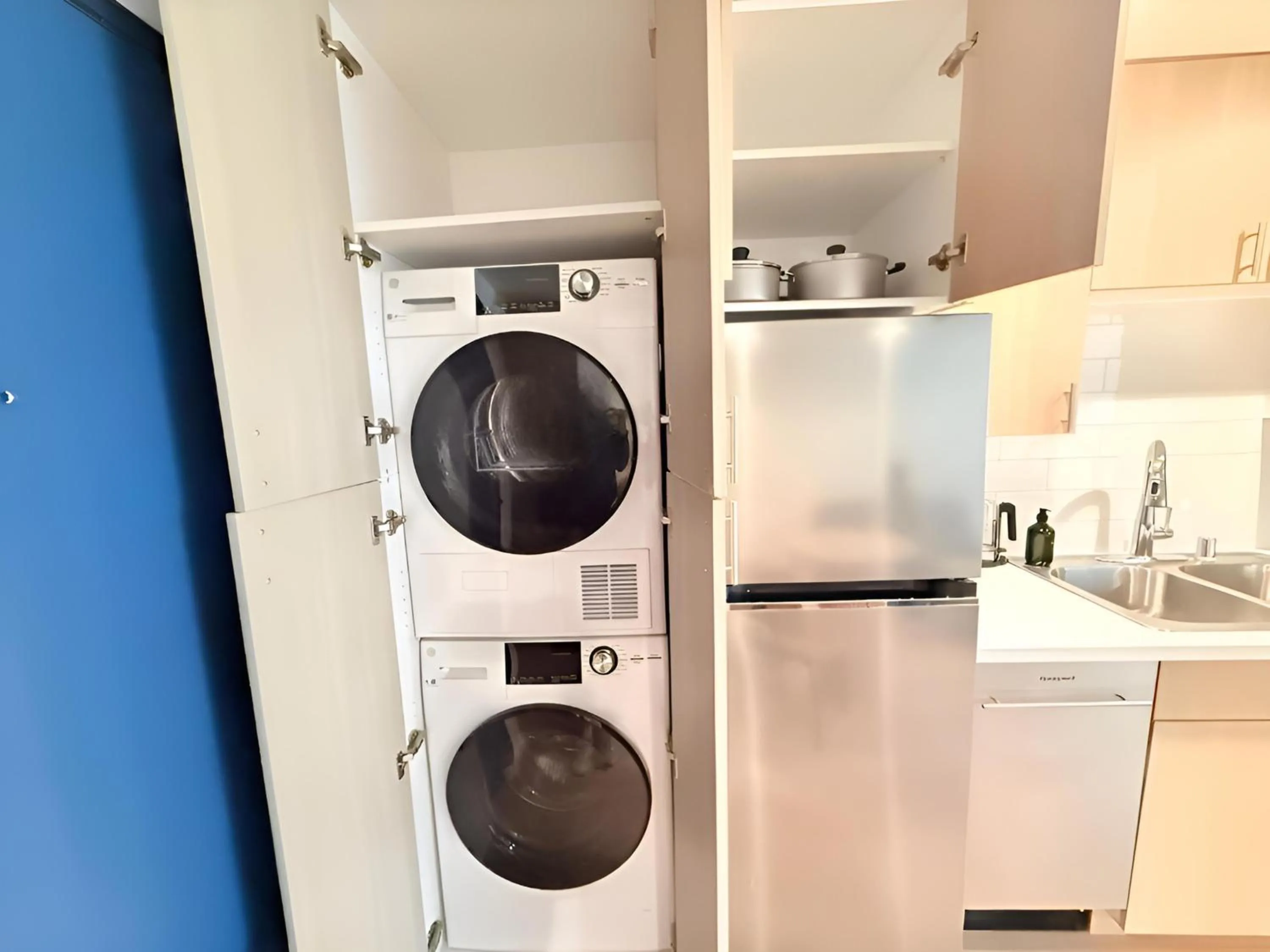 washing machine in Los Angeles Premium City Suites with Free Parking