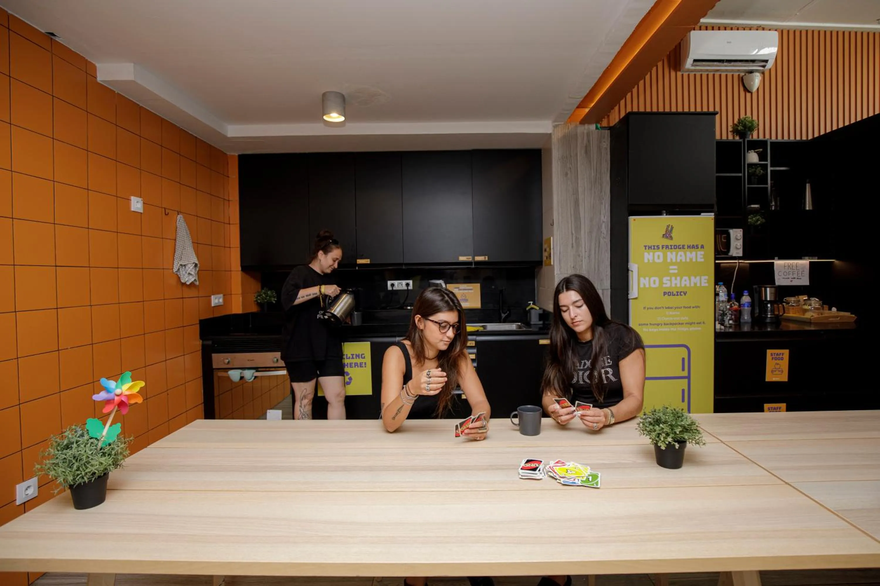 People in Onefam Paralelo