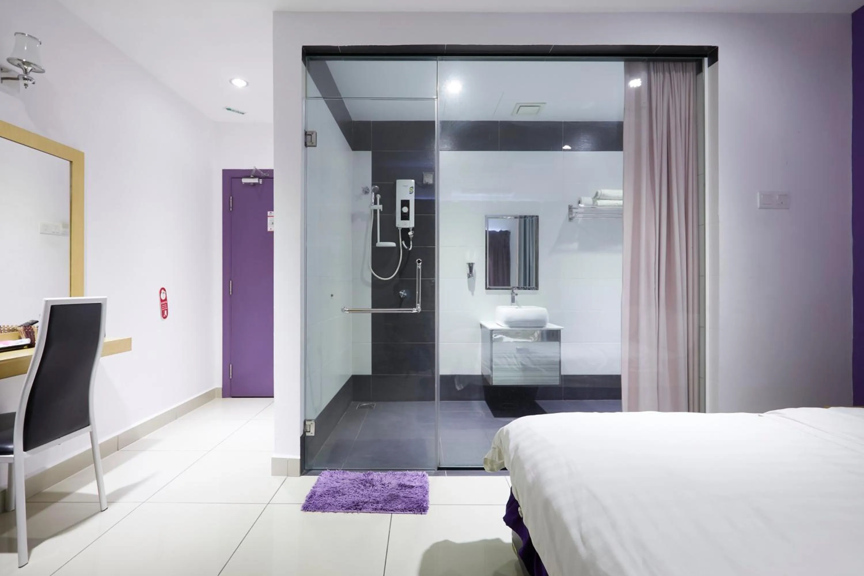 Bedroom, Bed in East Sun Hotel Sekinchan Self Check In