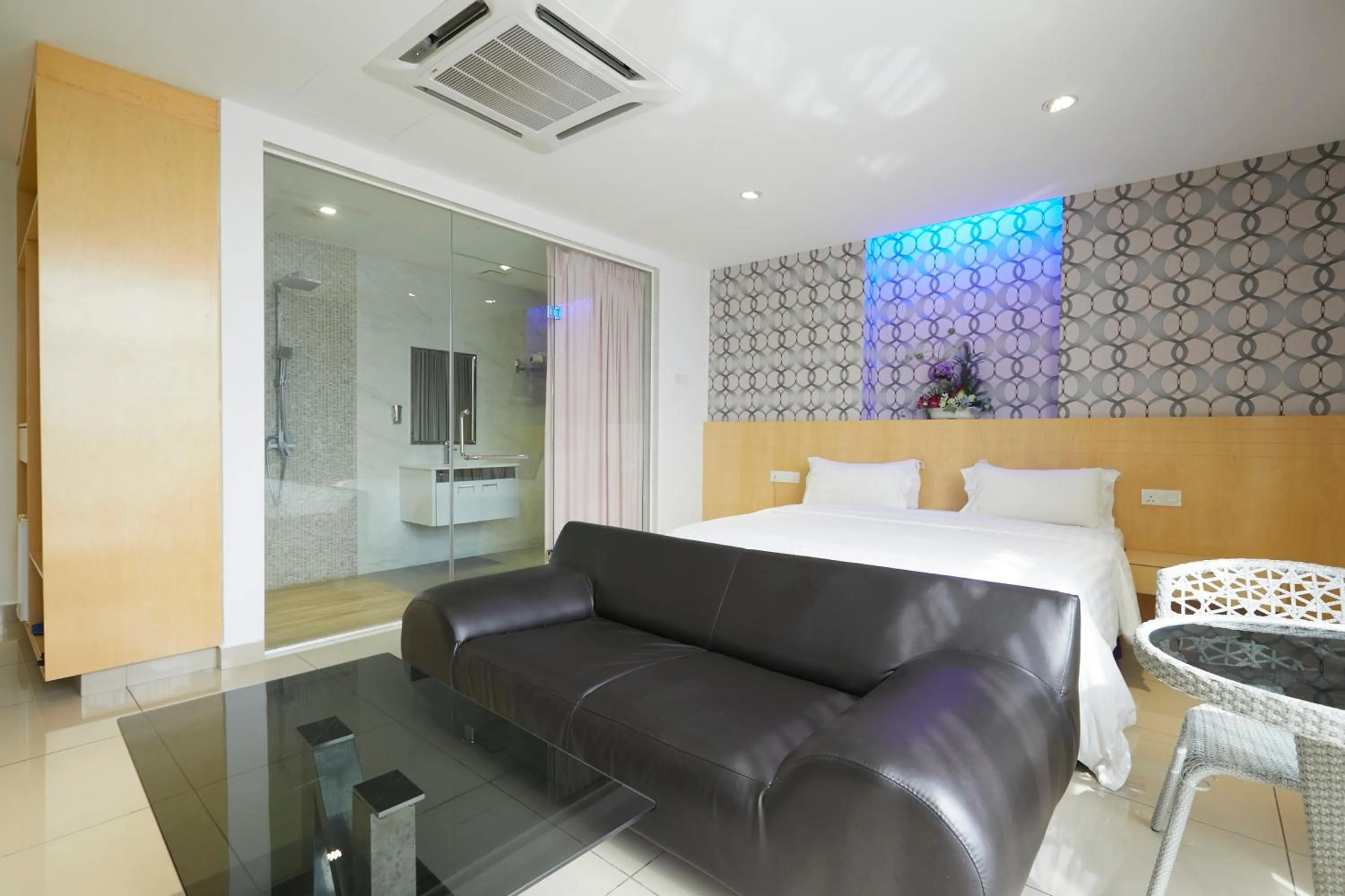 Bedroom, Bed in East Sun Hotel Sekinchan Self Check In