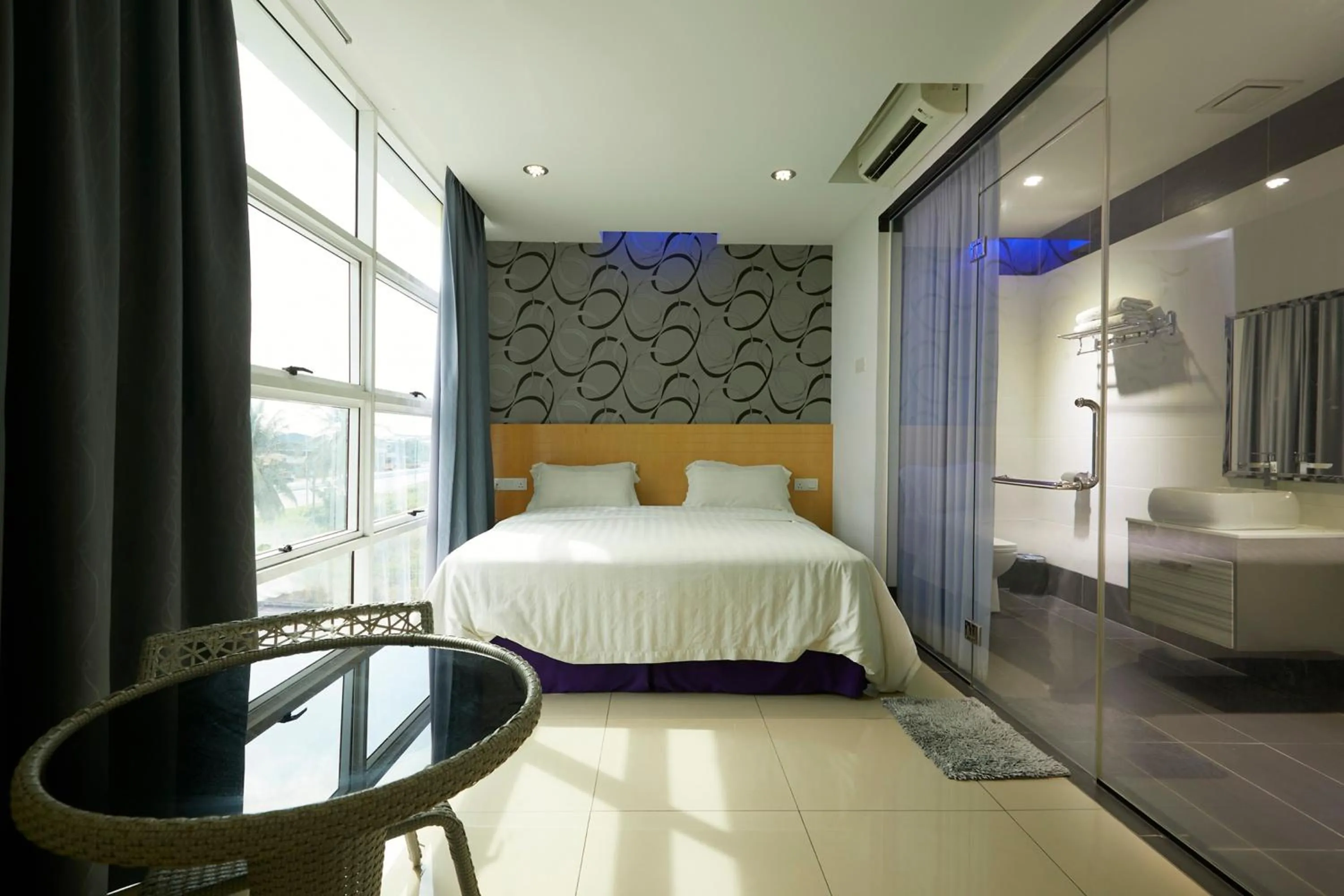 Bedroom, Bed in East Sun Hotel Sekinchan Self Check In