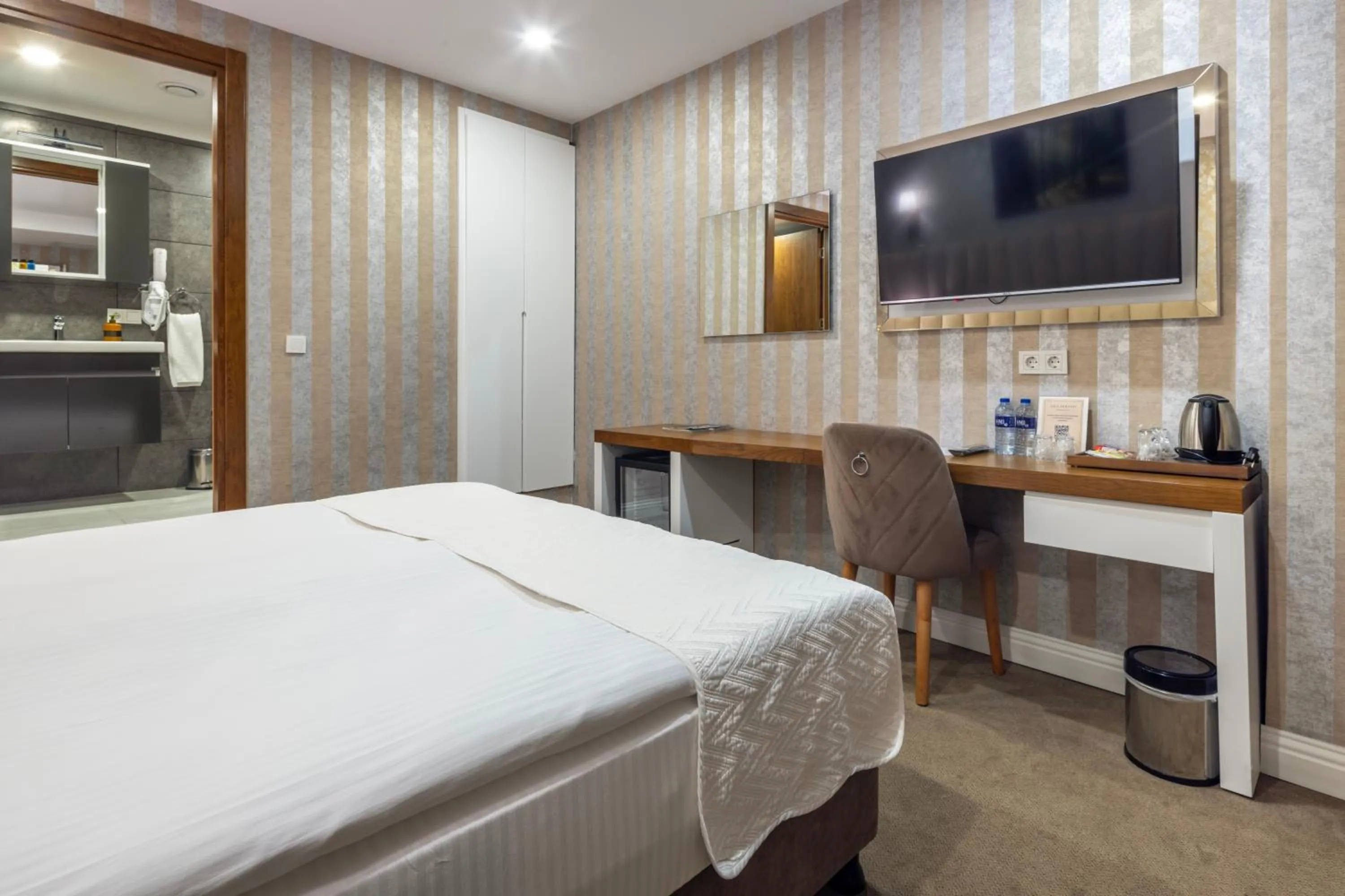 Photo of the whole room, Bed in Mr BEYAZ HOTEL