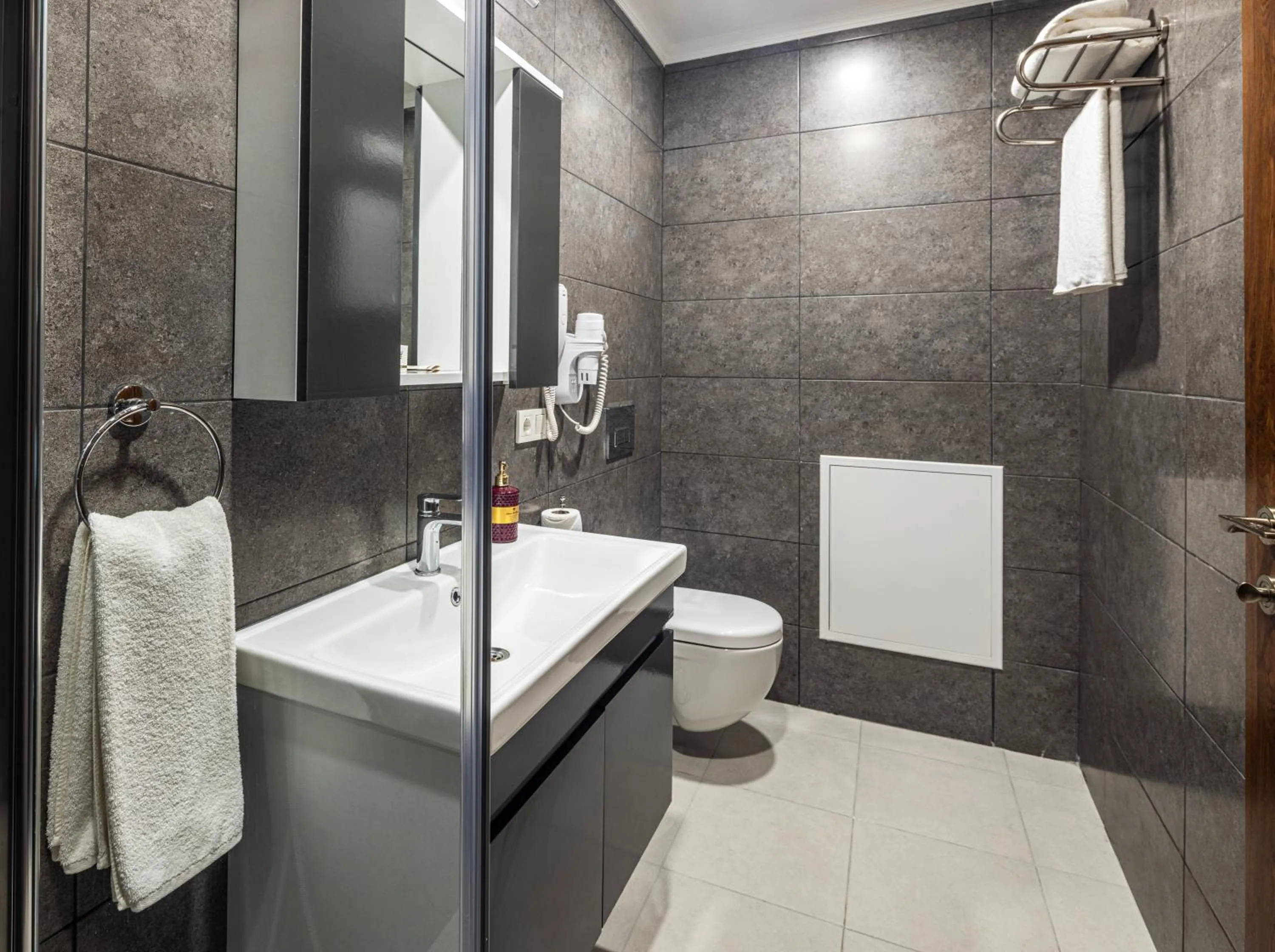 Bathroom in Mr BEYAZ HOTEL