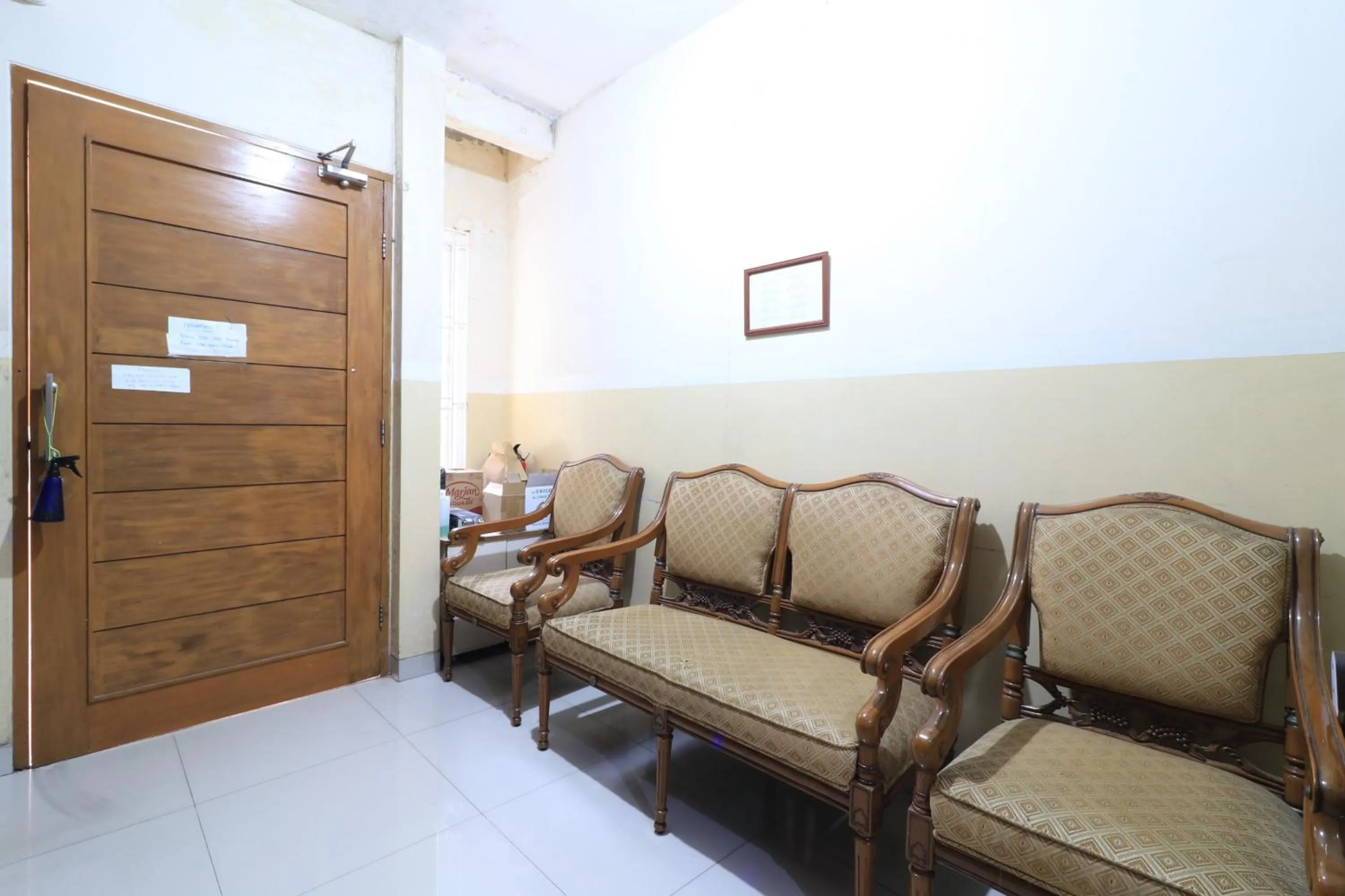 Lobby or reception in Eiffel Residence Batu Tulis 37 - Female Only