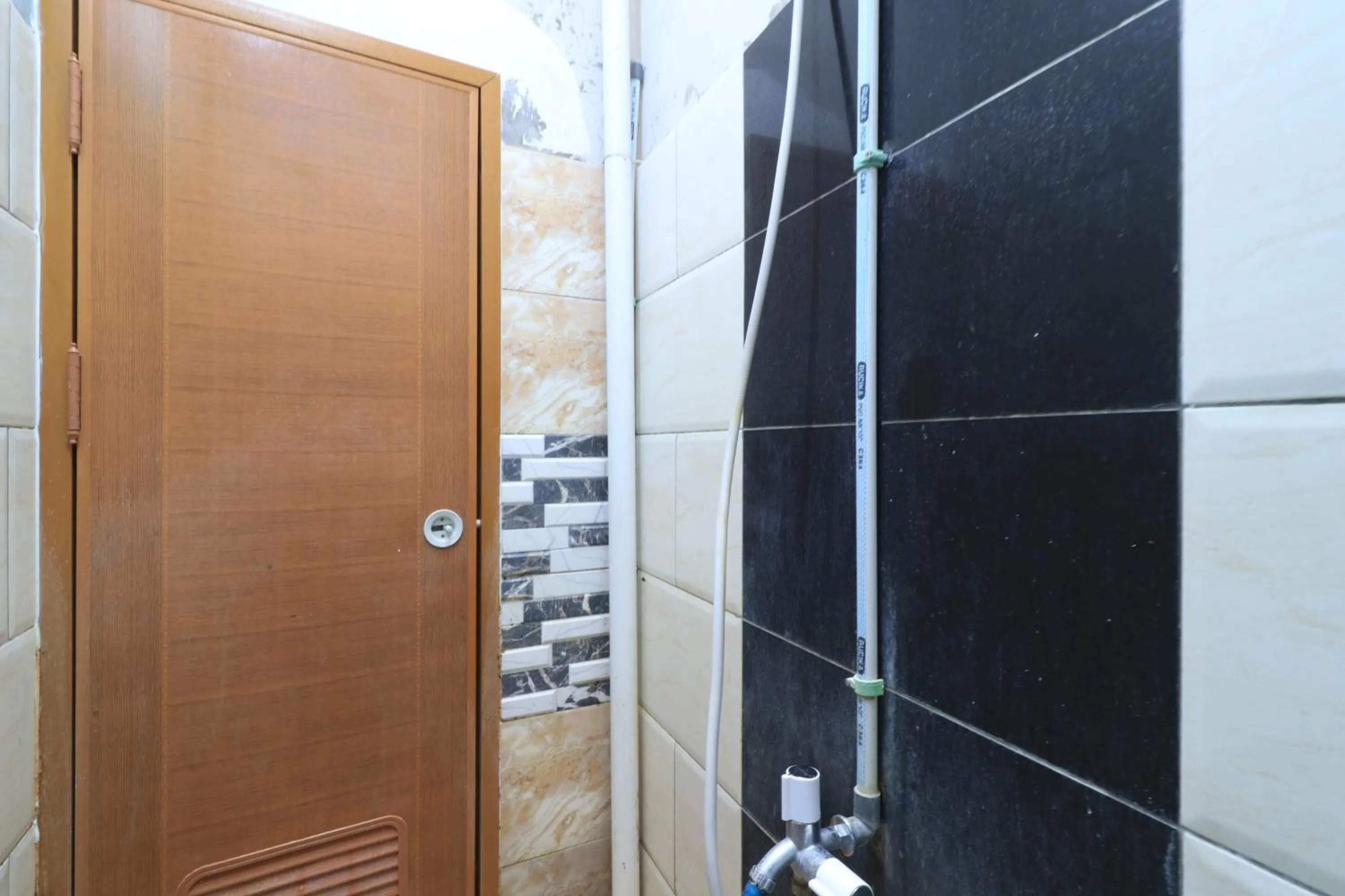 Bathroom in Eiffel Residence Batu Tulis 37 - Female Only