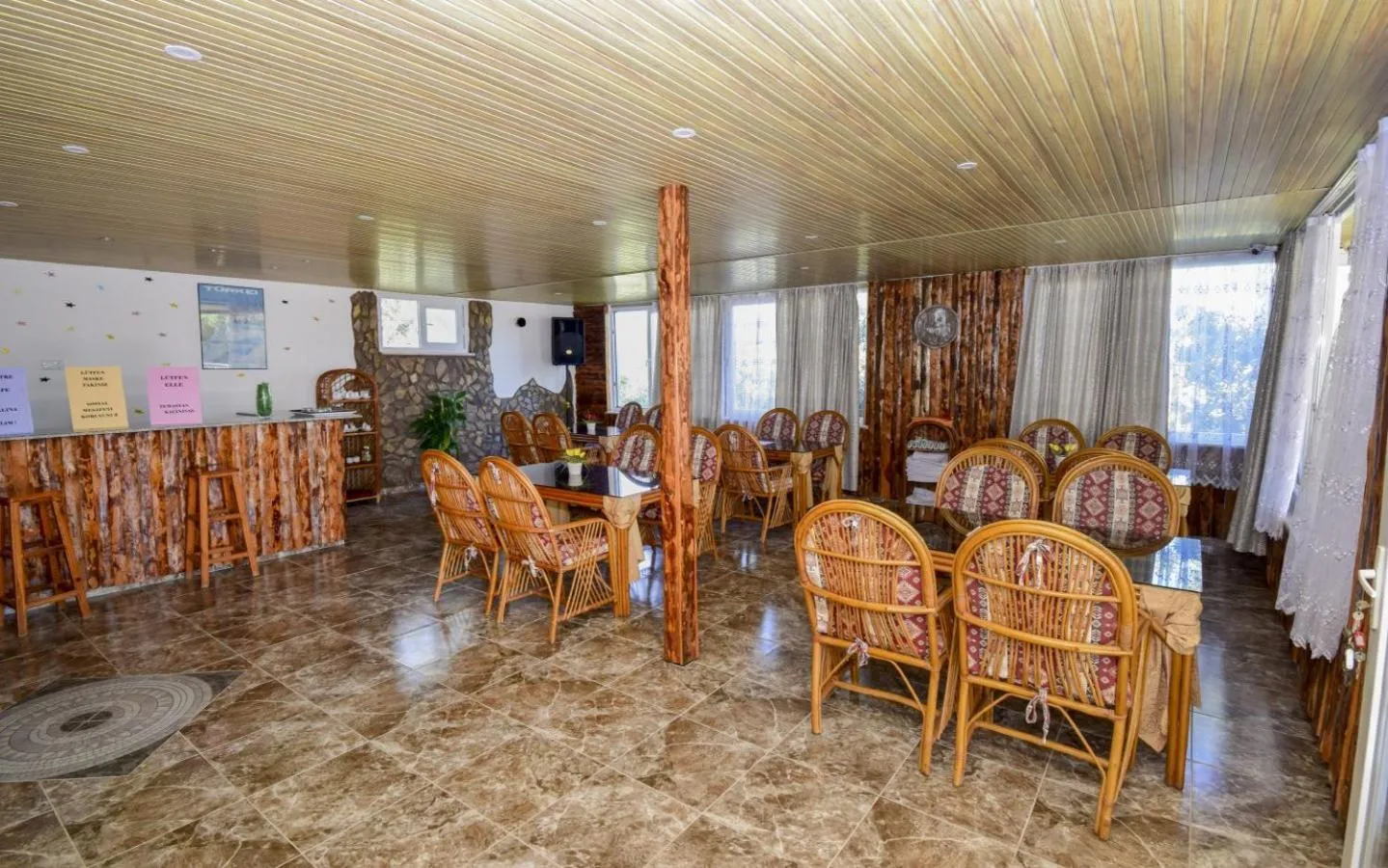 Restaurant/places to eat in Esmeralda Butik Hotel