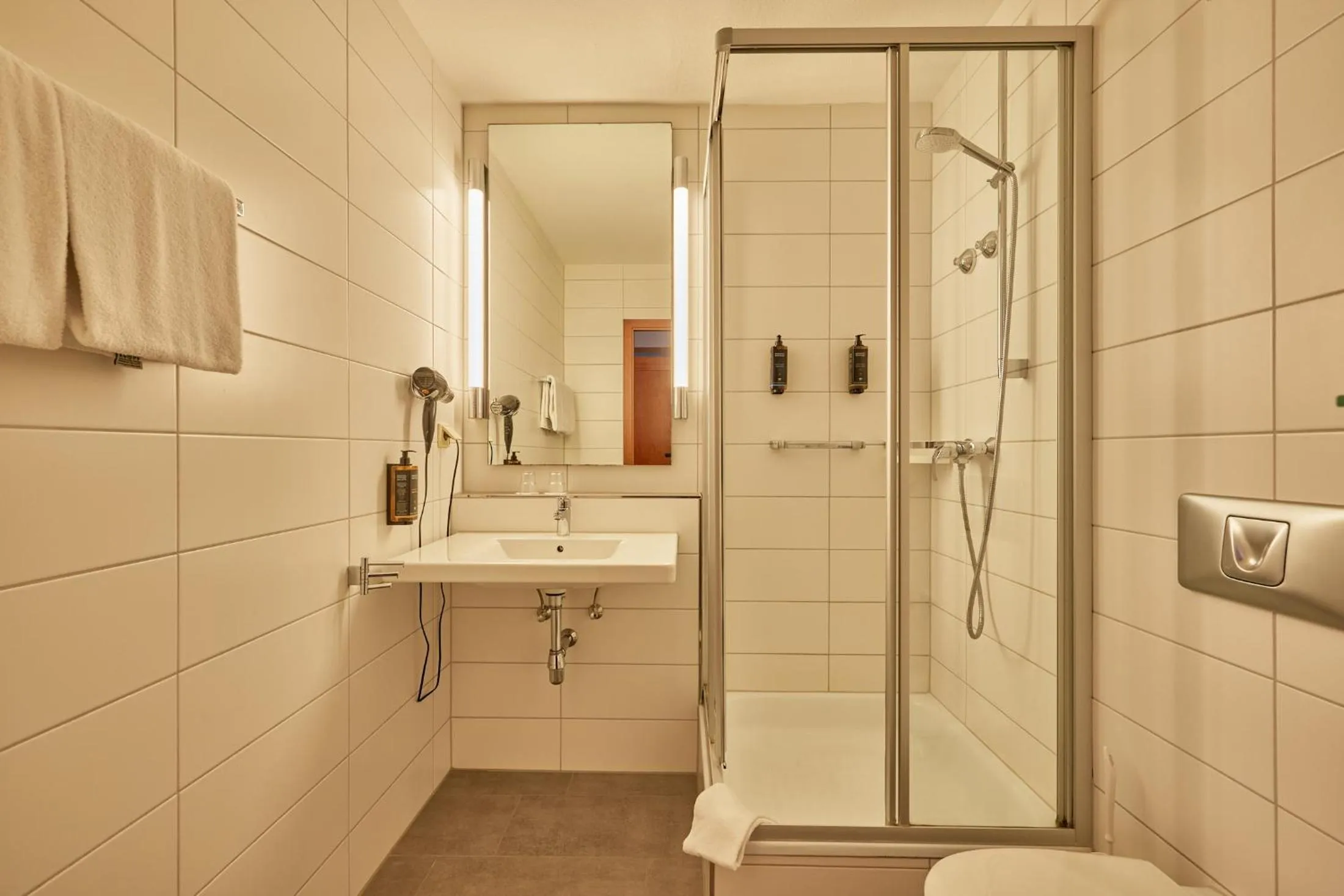 Bathroom in Mercure Hotel Bad Duerkheim An Den Salinen