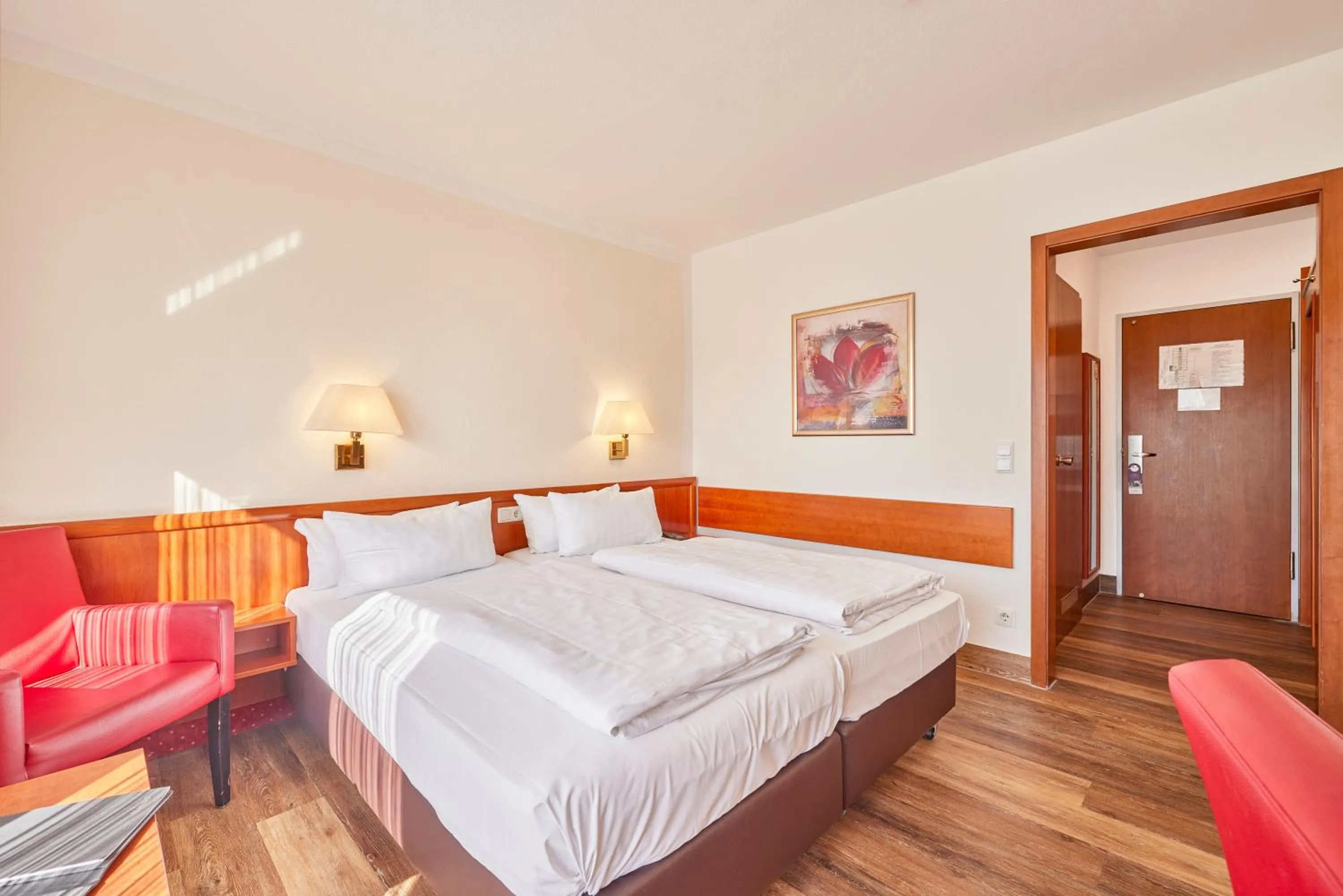 Photo of the whole room, Bed in Mercure Hotel Bad Duerkheim An Den Salinen