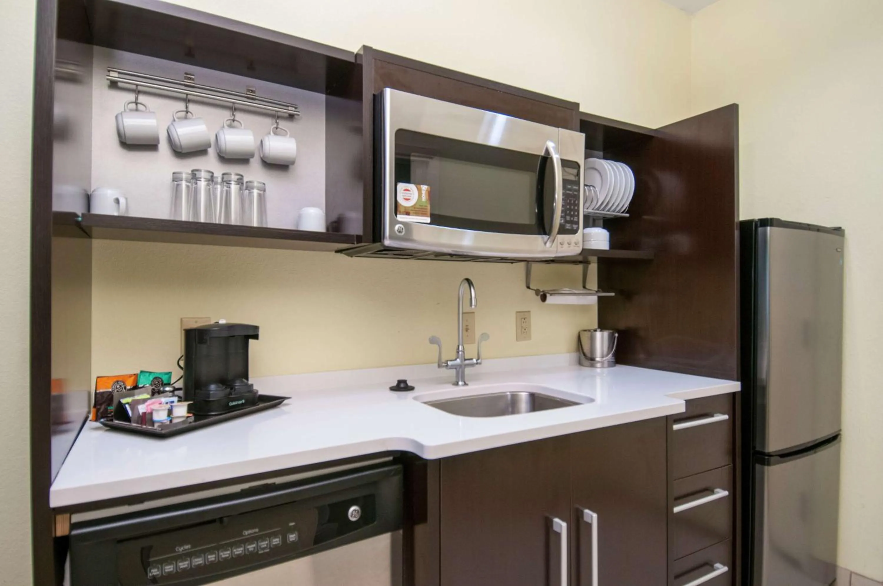 Kitchen or kitchenette in Home2 Suites by Hilton Ridgeland