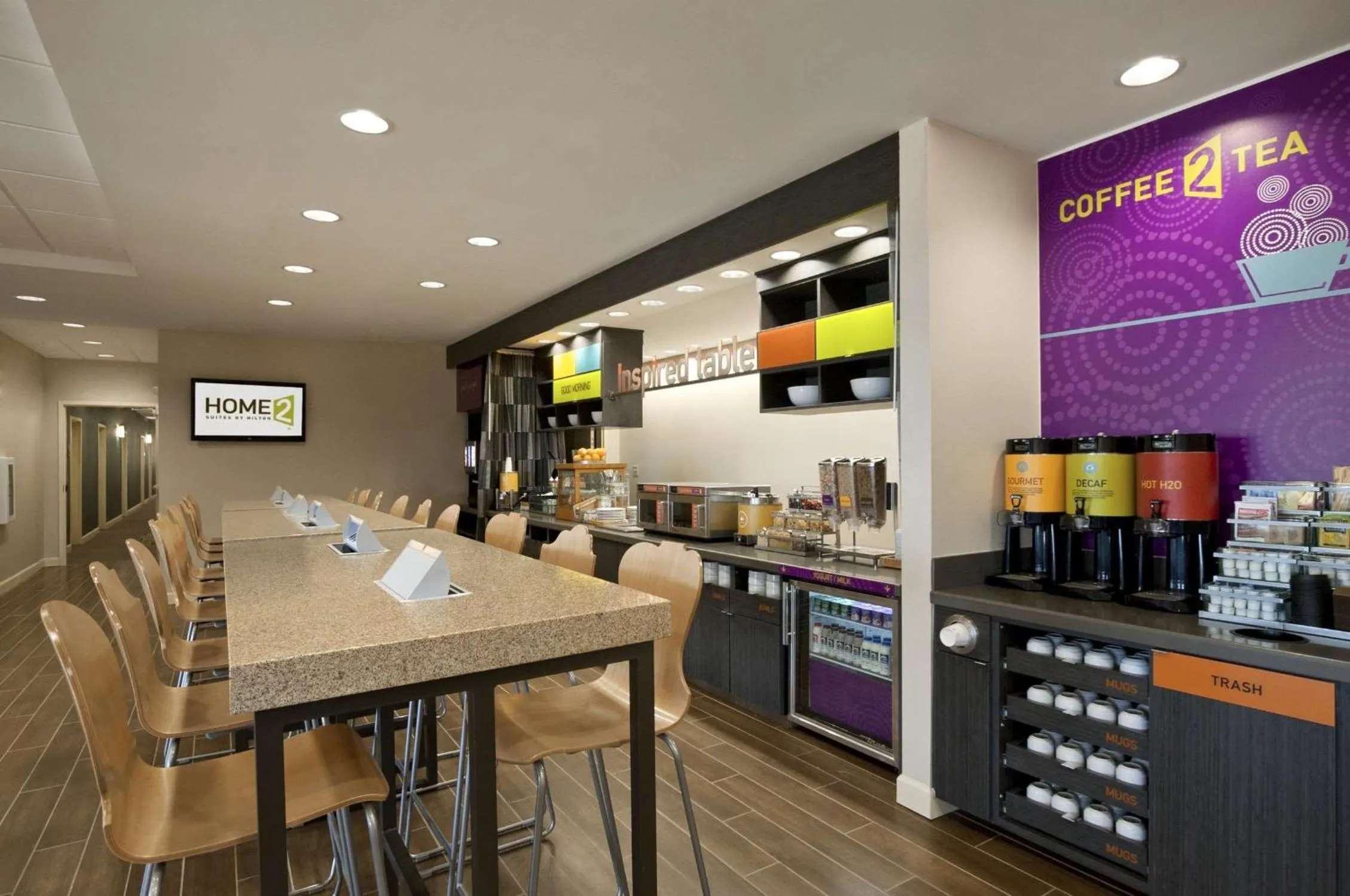 Dining area in Home2 Suites by Hilton Ridgeland