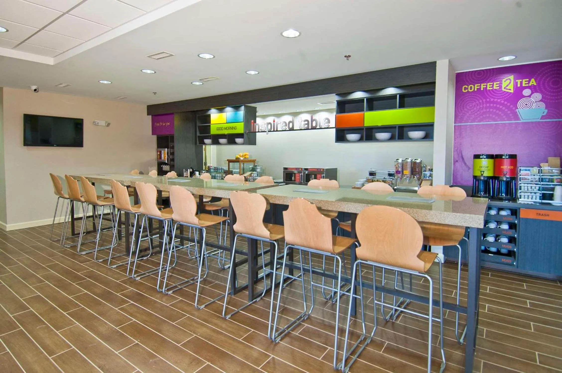 Dining area in Home2 Suites by Hilton Ridgeland