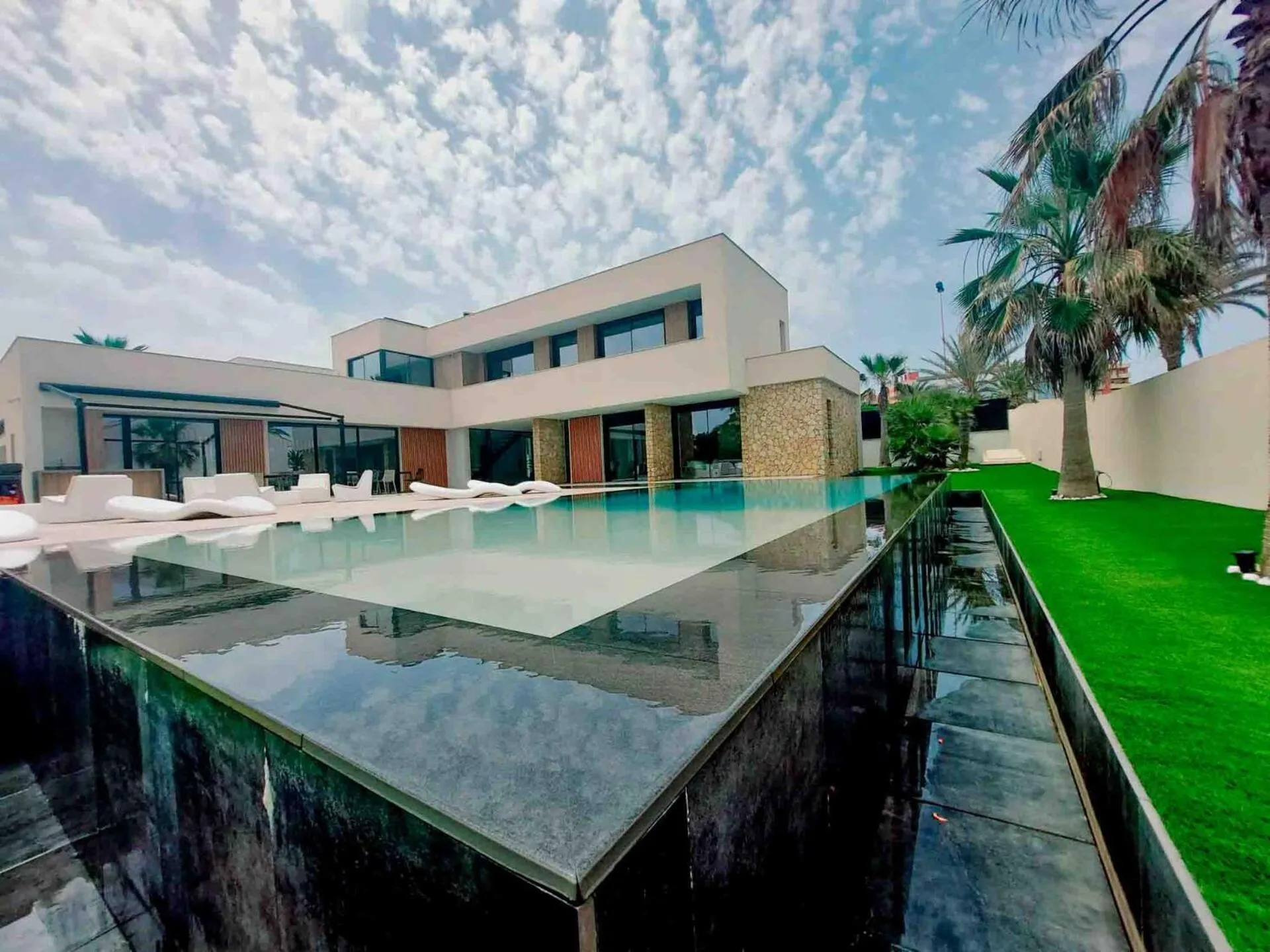 Inmovecos Villa Gawy 2 de Lujo con piscina privada