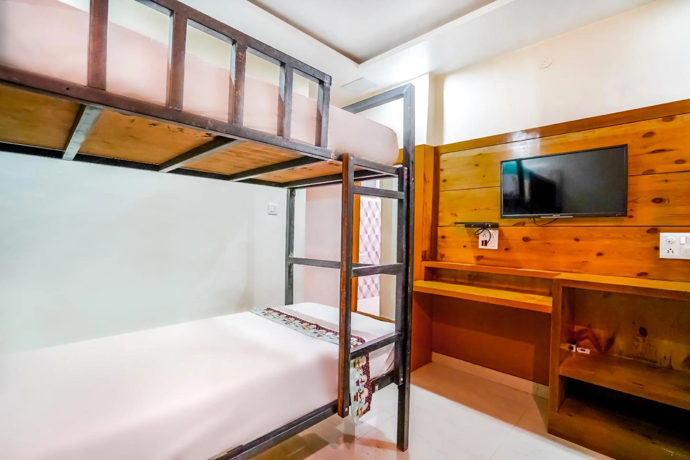 Bedroom, Bed in The Bunksters Mcleodganj, Dharmkot