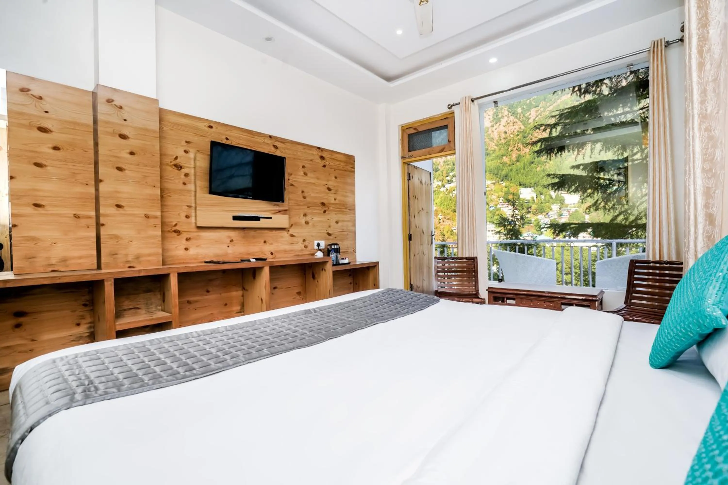 Communal lounge/ TV room, Bed in The Bunksters Mcleodganj, Dharmkot