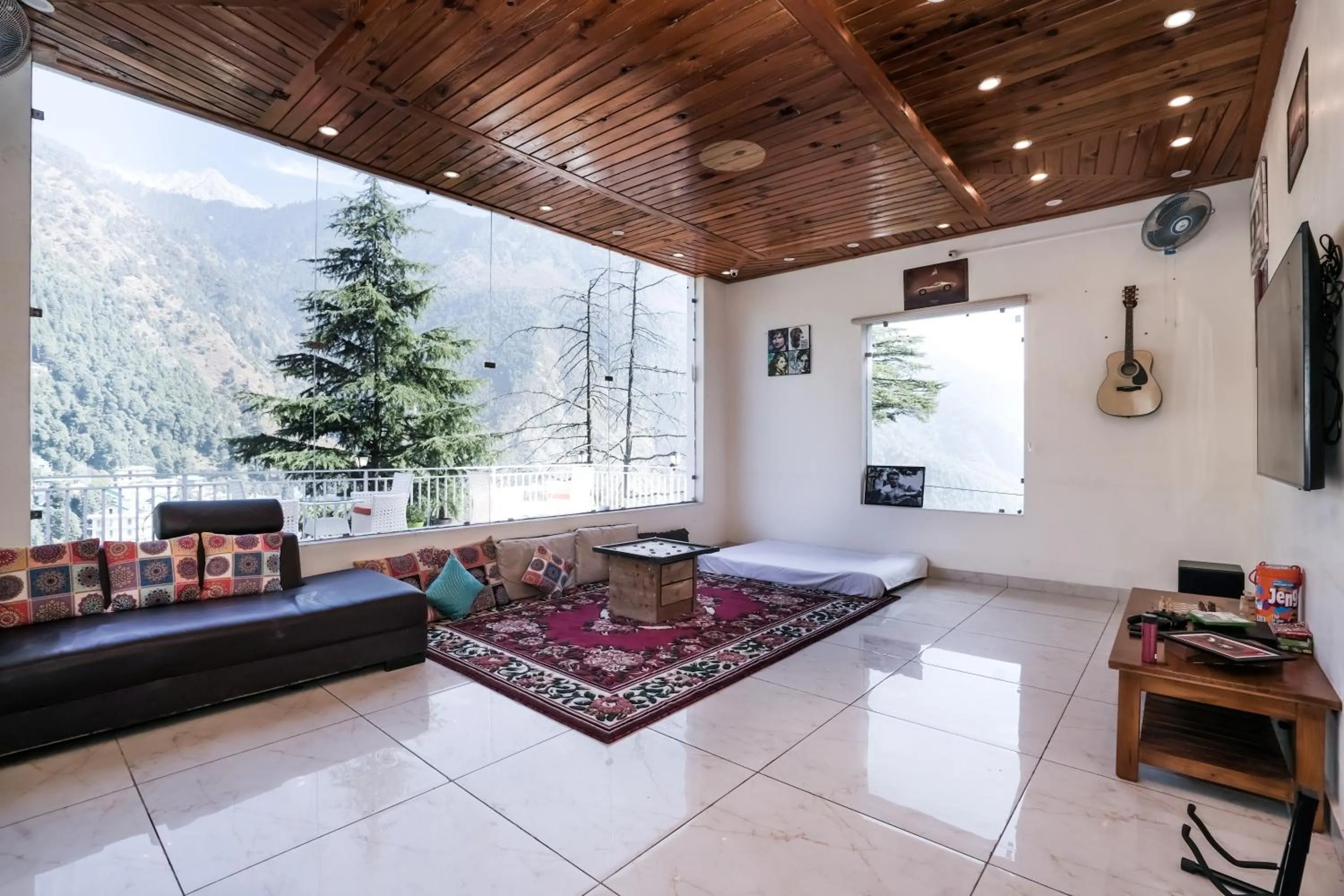 Communal lounge/ TV room in The Bunksters Mcleodganj, Dharmkot