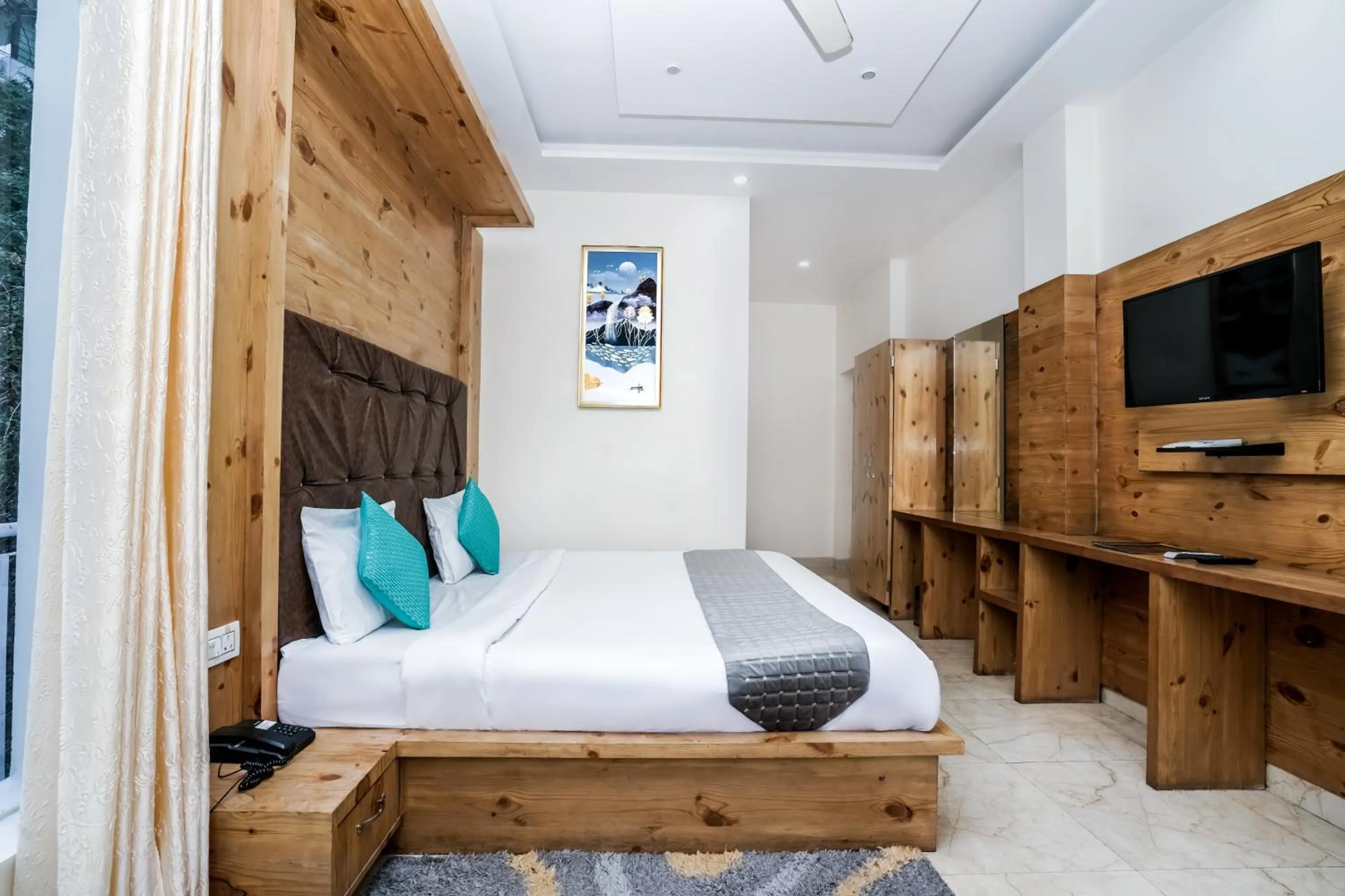 Communal lounge/ TV room, Bed in The Bunksters Mcleodganj, Dharmkot