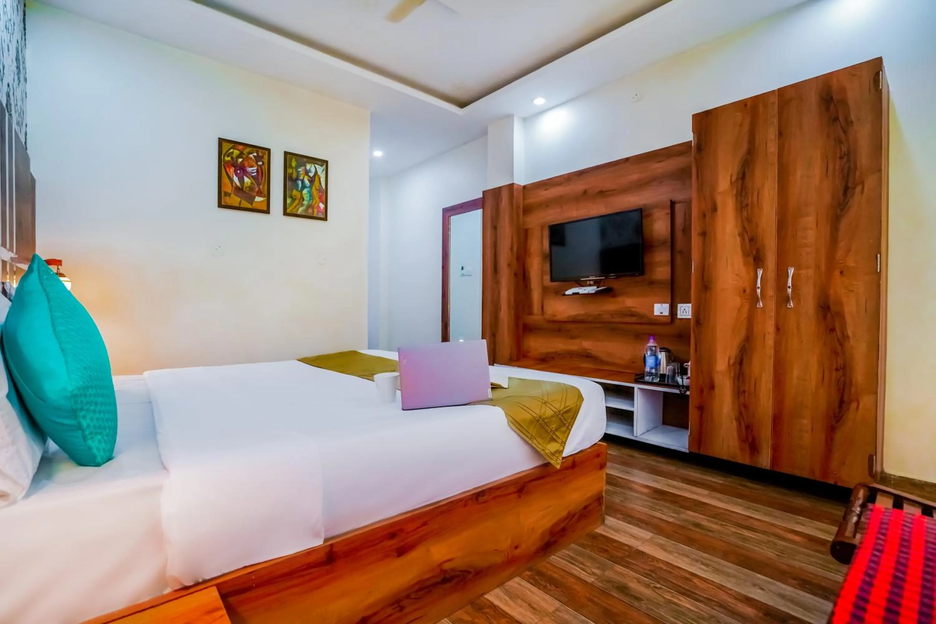 Communal lounge/ TV room, Bed in The Bunksters Mcleodganj, Dharmkot