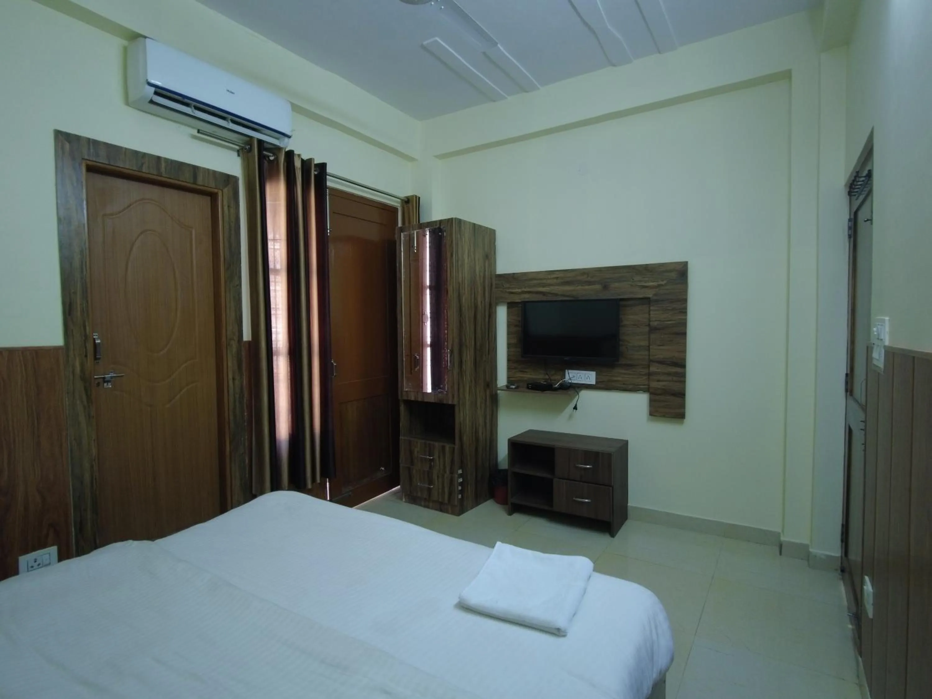 Bed in Home Stay Green View Doon