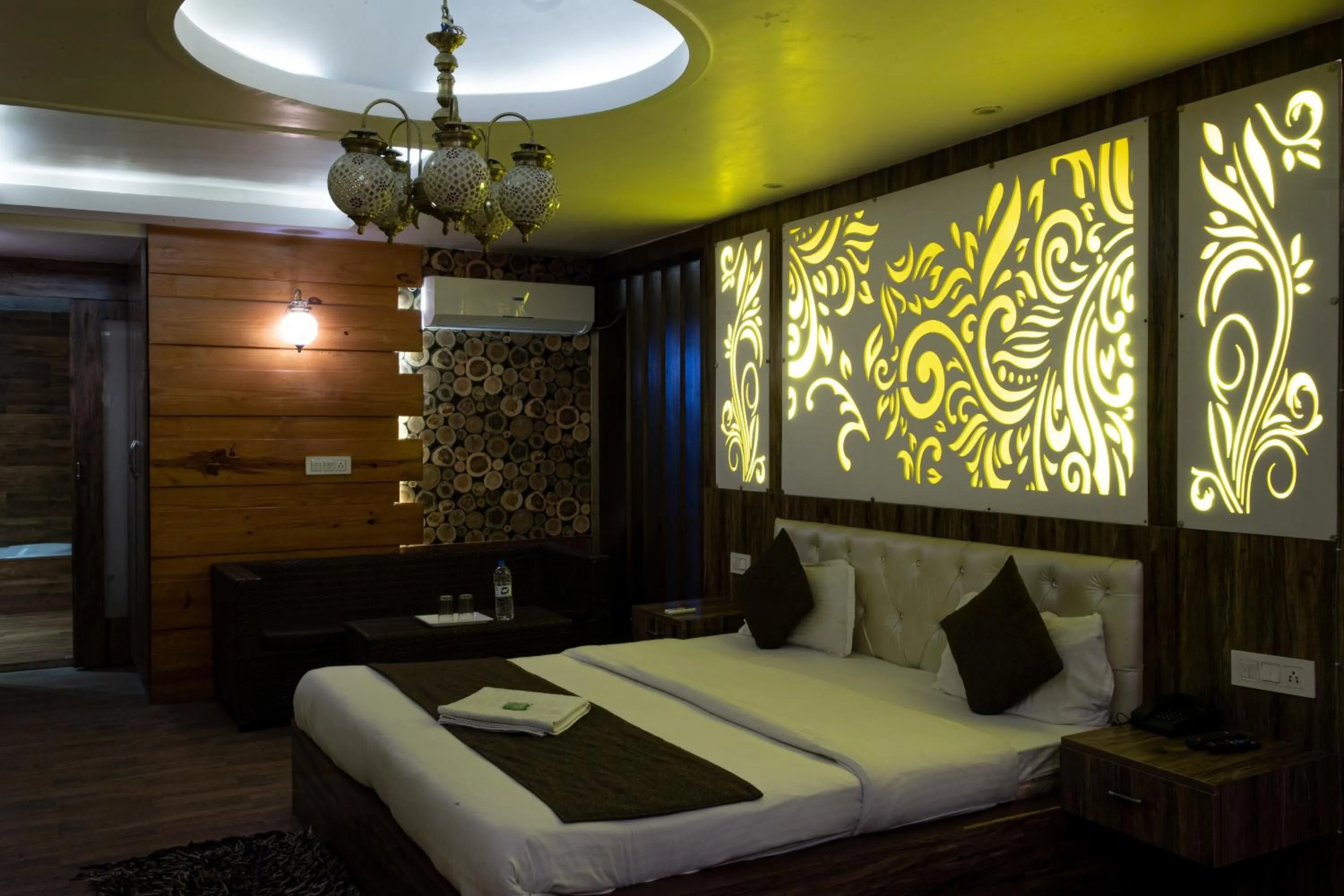 Property building, Bed in Home Stay Green View Doon