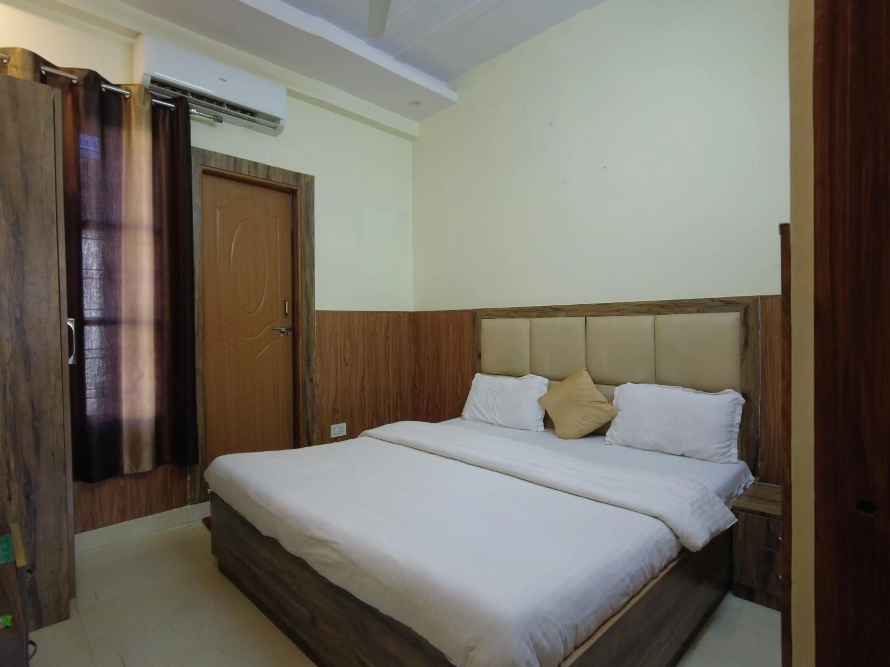 Bed in Home Stay Green View Doon