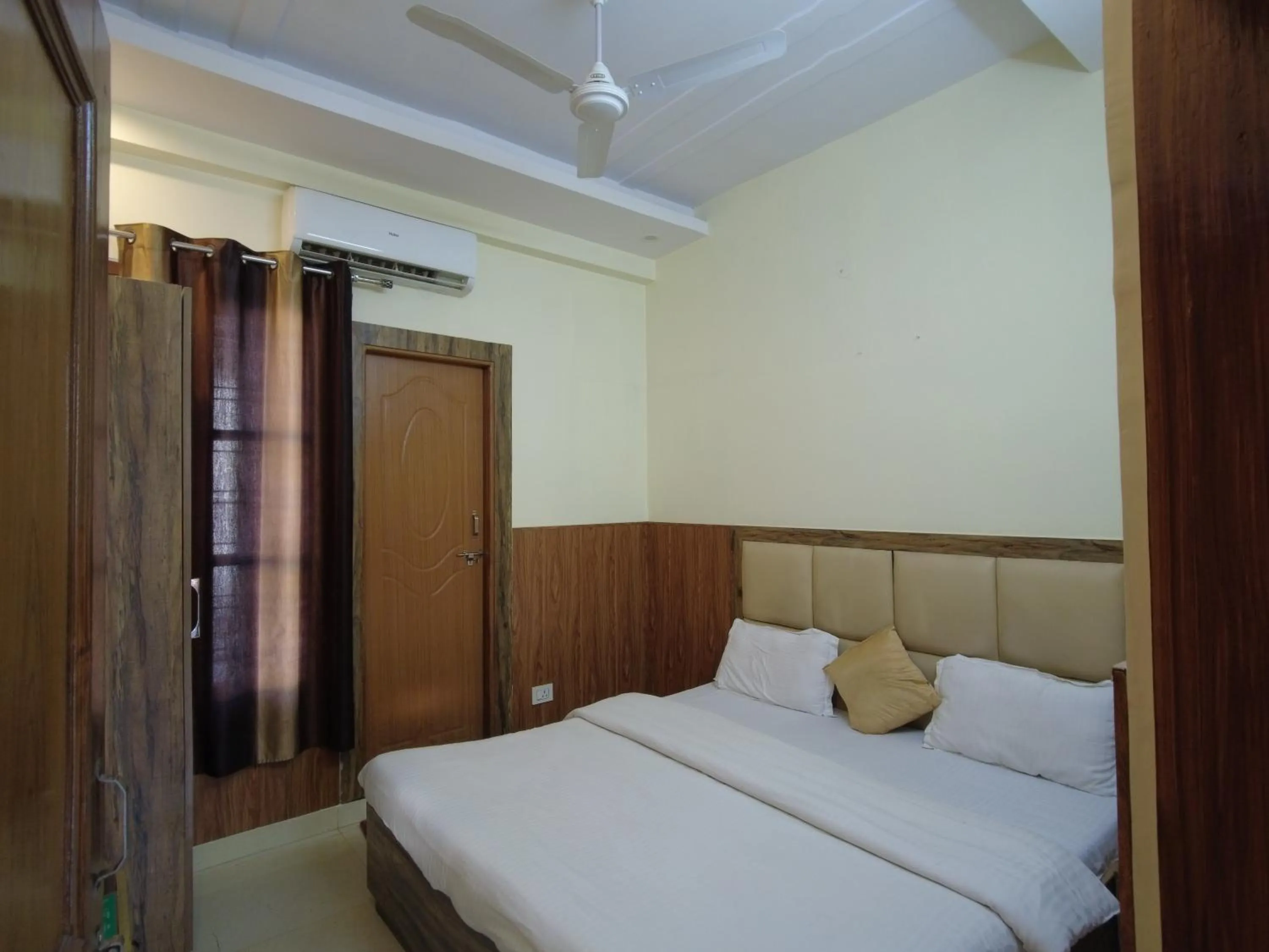 Bed in Home Stay Green View Doon