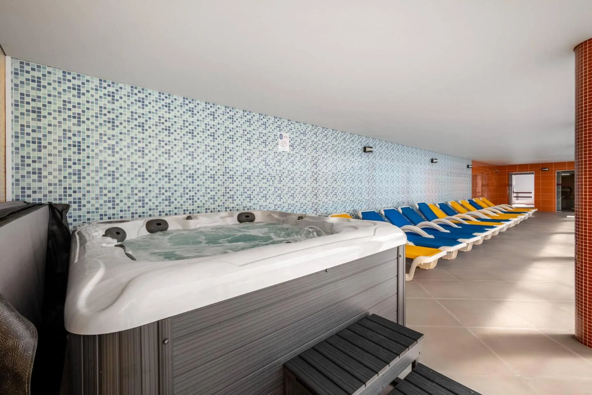 Hot Tub in Hotel Colmeia