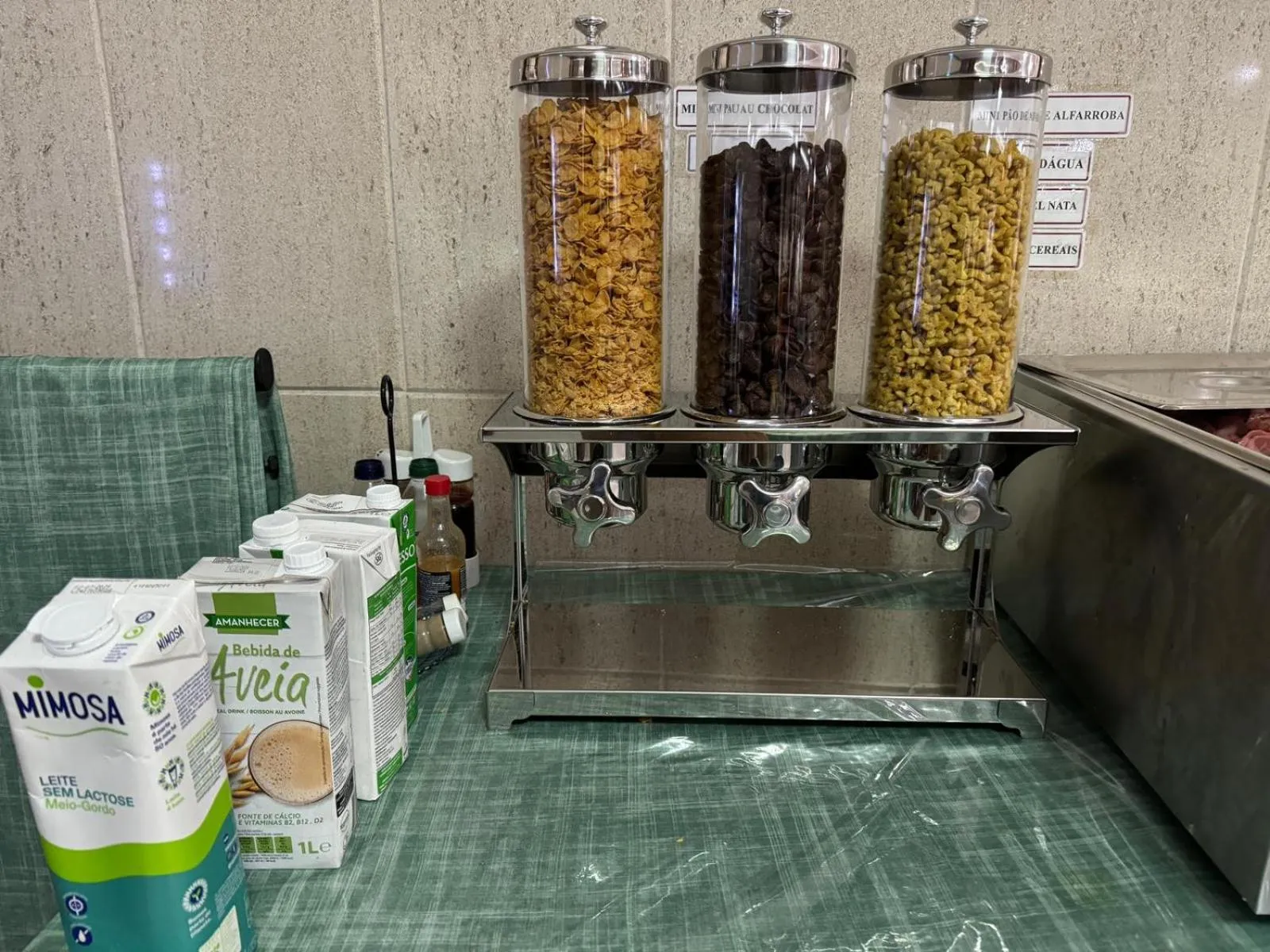 Breakfast in Hotel Colmeia