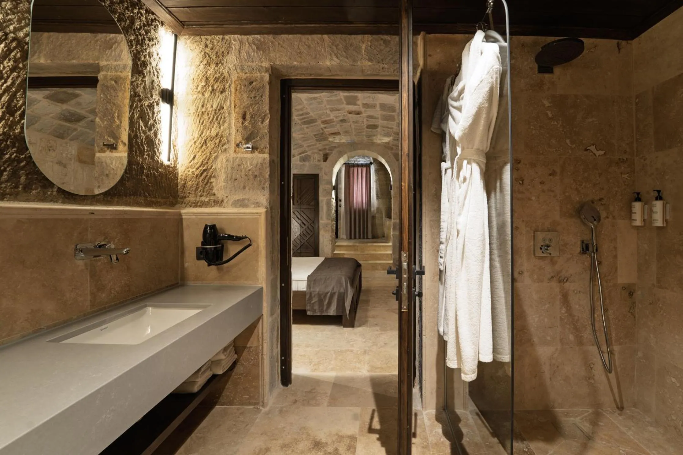 Bathroom, Bed in Luvi Cave Hotel