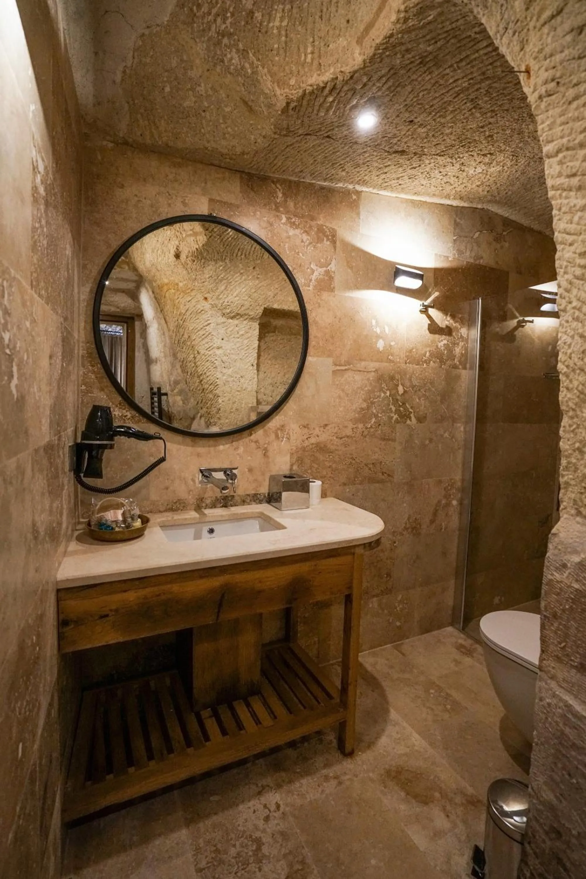 Toilet in Luvi Cave Hotel