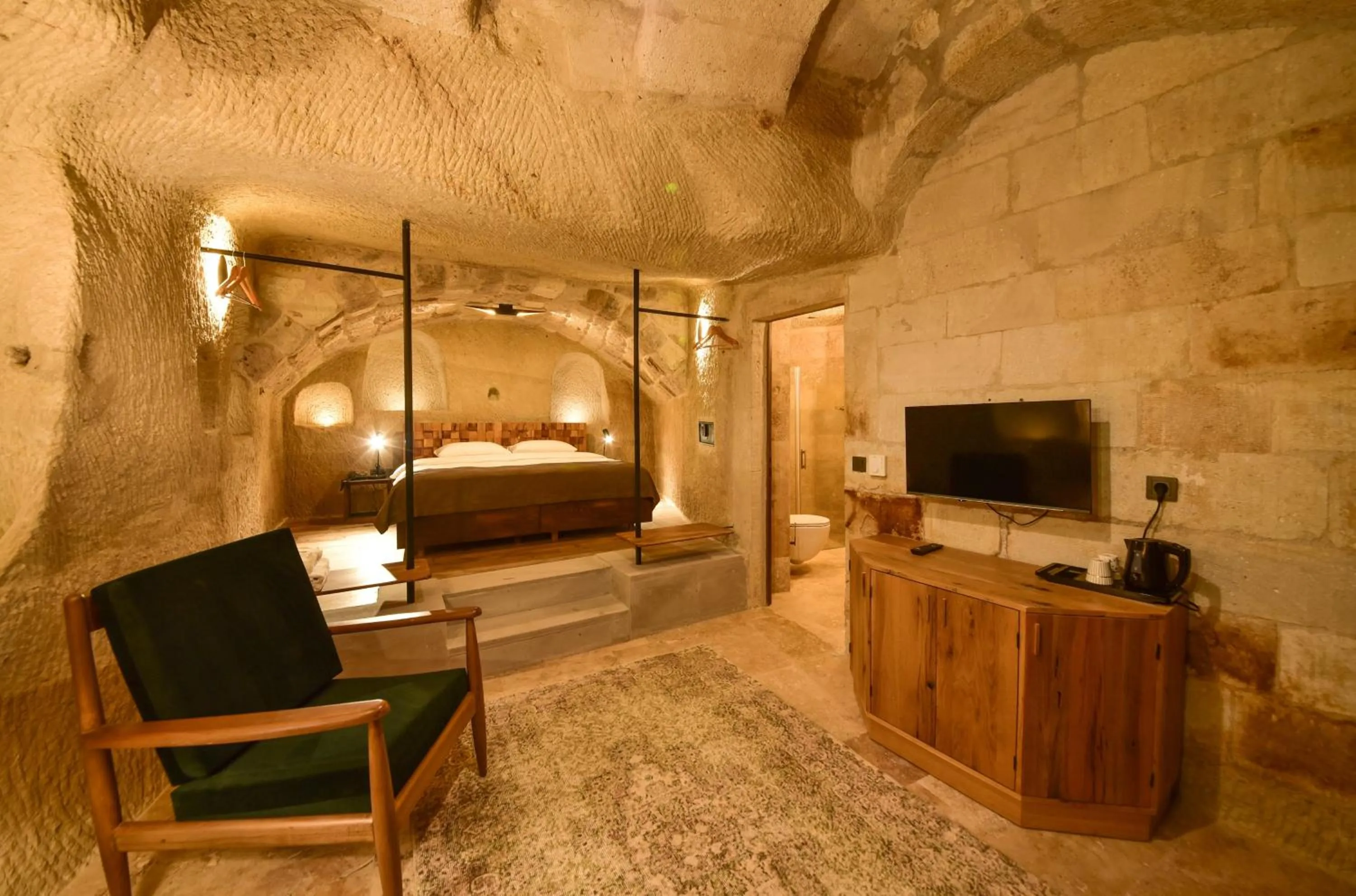 Toilet, Bed in Luvi Cave Hotel