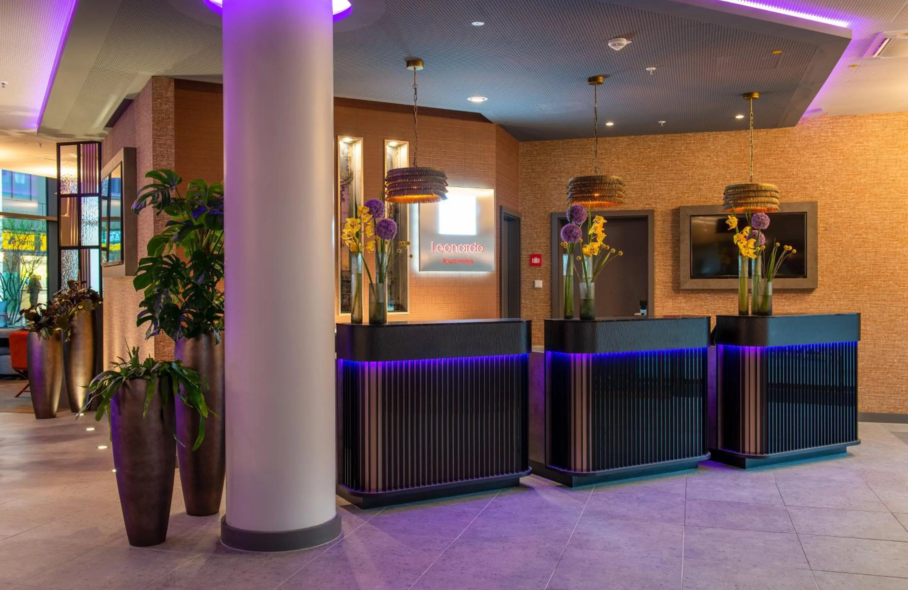 Lobby or reception in Leonardo Royal Hotel Nürnberg