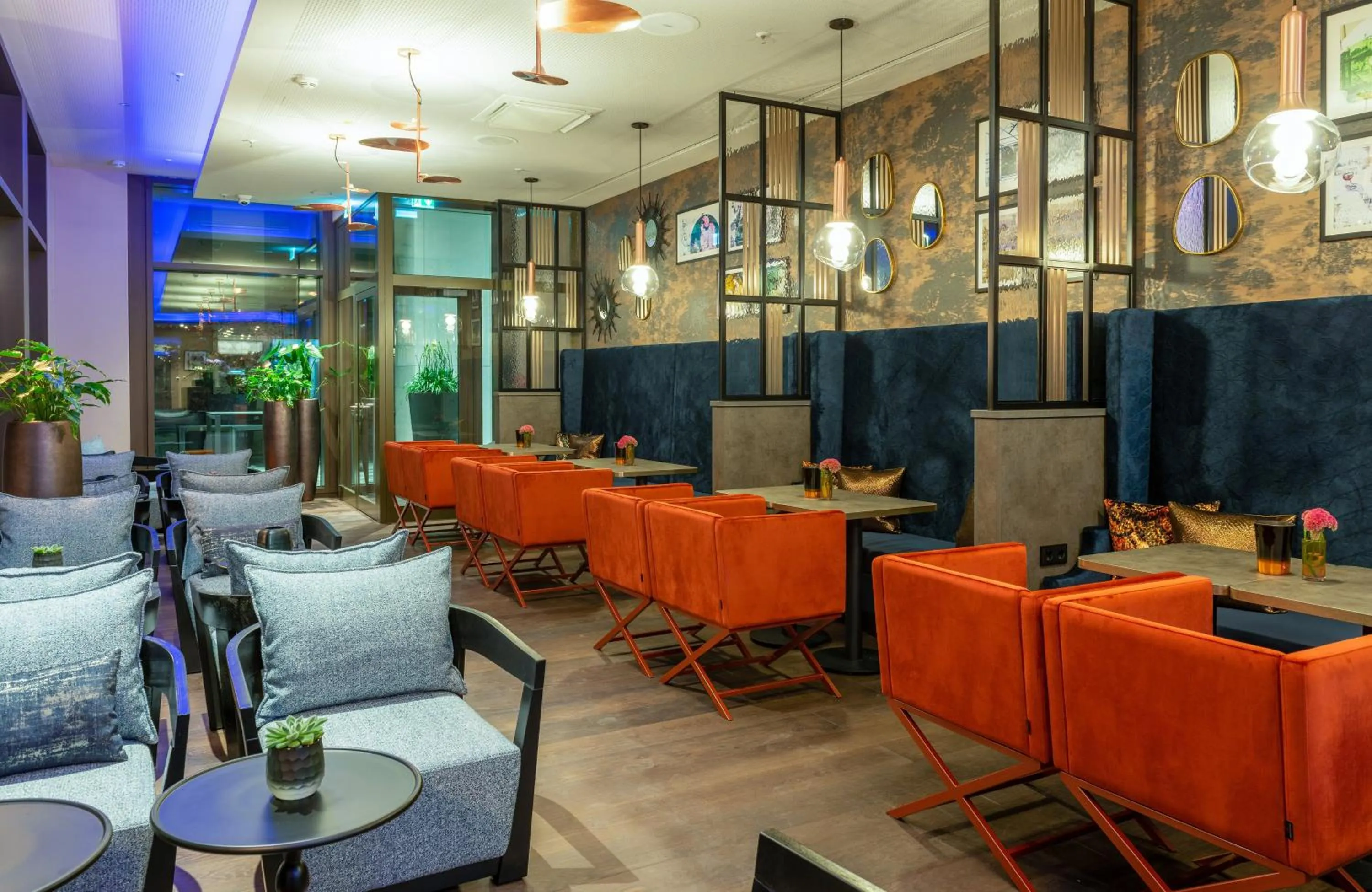 Lounge or bar in Leonardo Royal Hotel Nürnberg