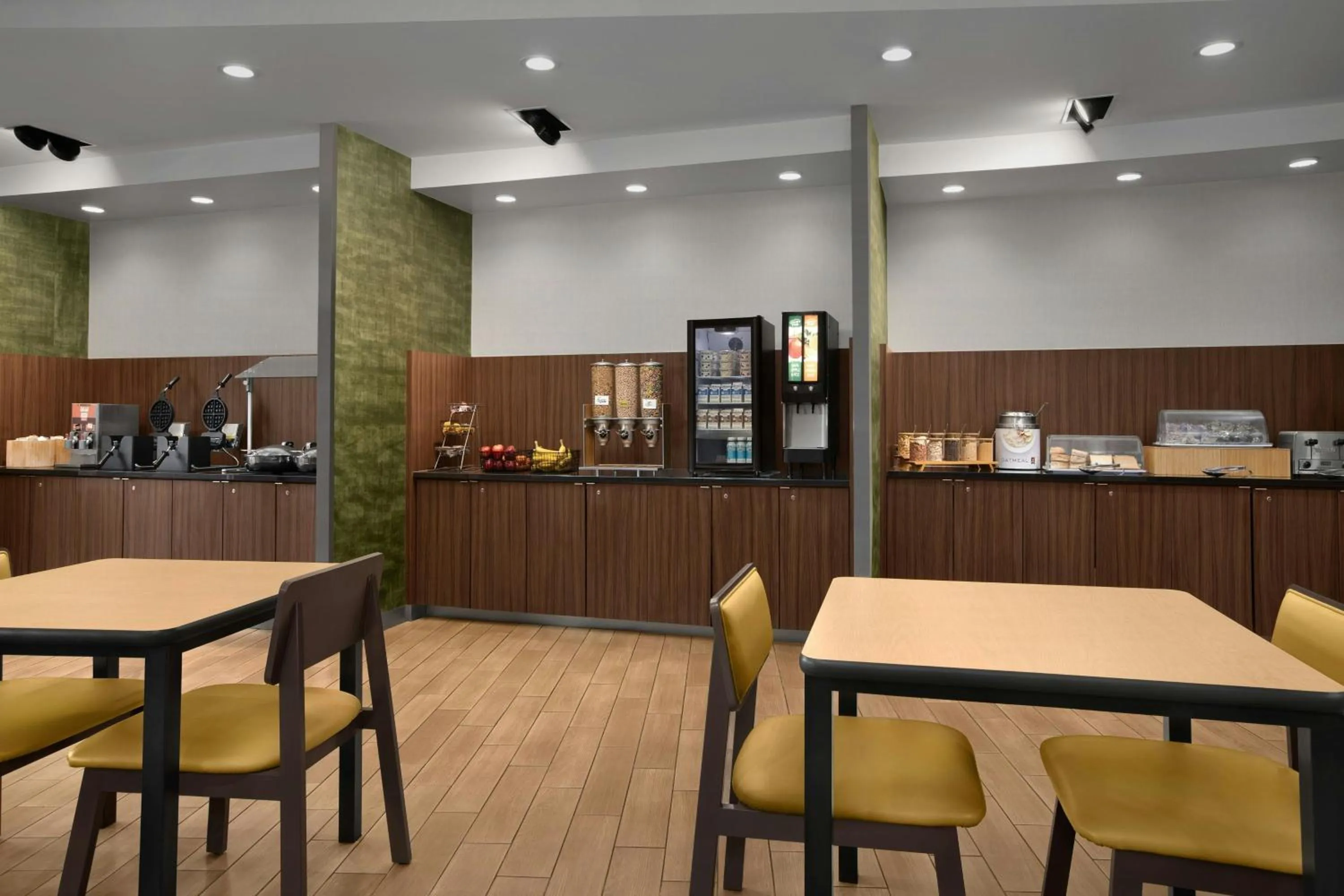 Breakfast in Fairfield Inn & Suites by Marriott Jeffersonville I-71