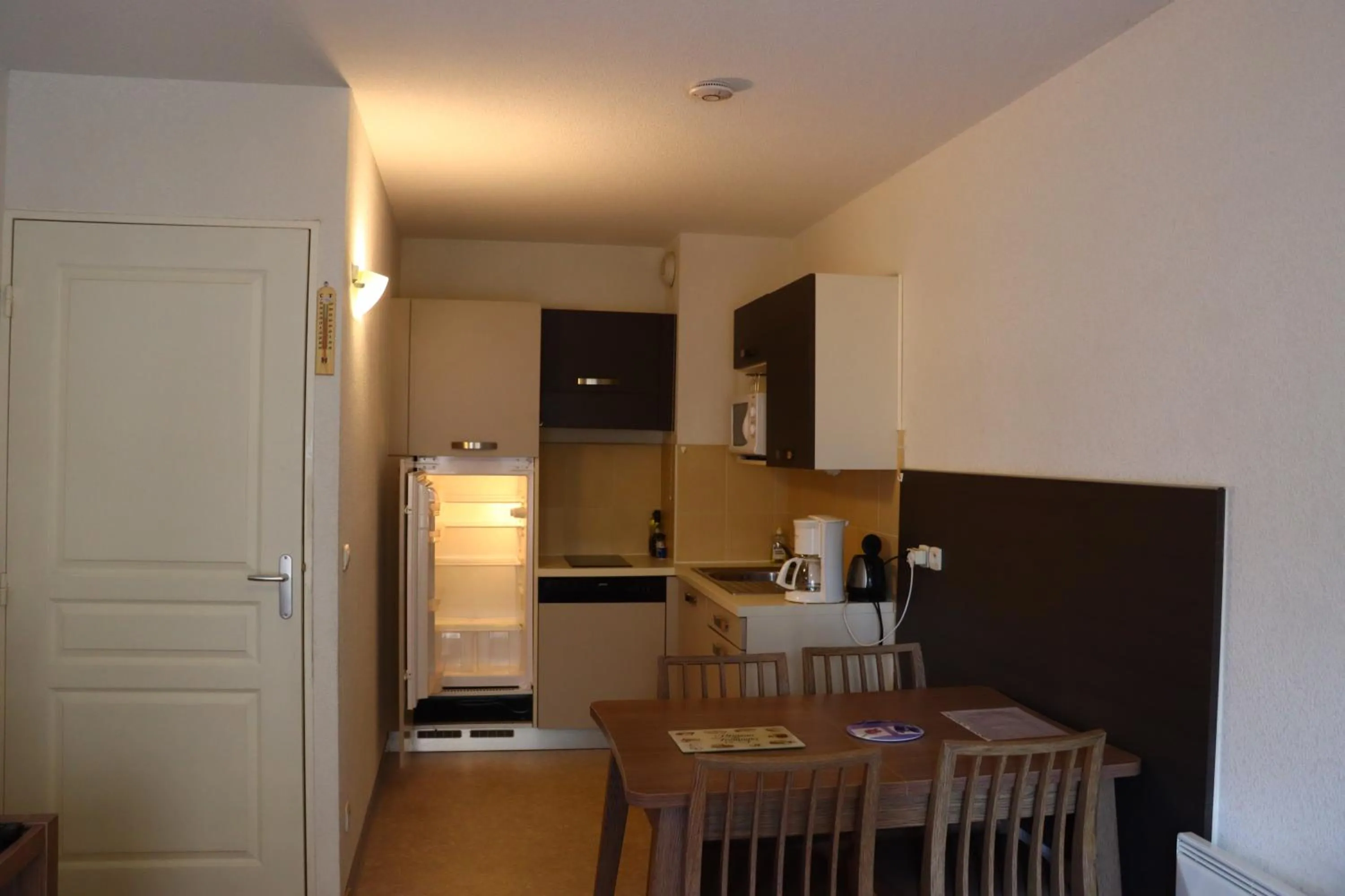 Kitchen or kitchenette in Residence VAL DAZUR VALBERG 2 PIECES