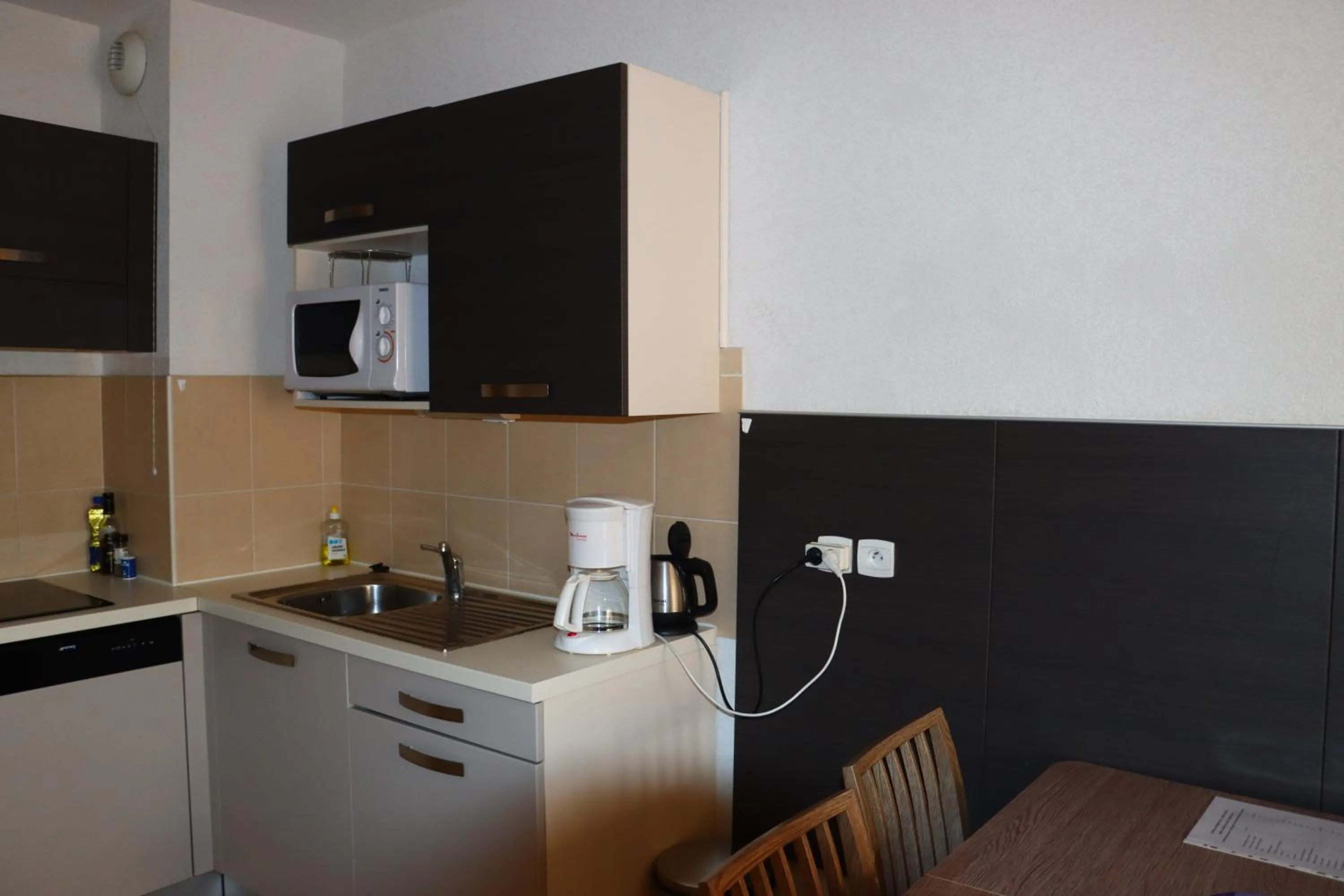 Kitchen or kitchenette in Residence VAL DAZUR VALBERG 2 PIECES