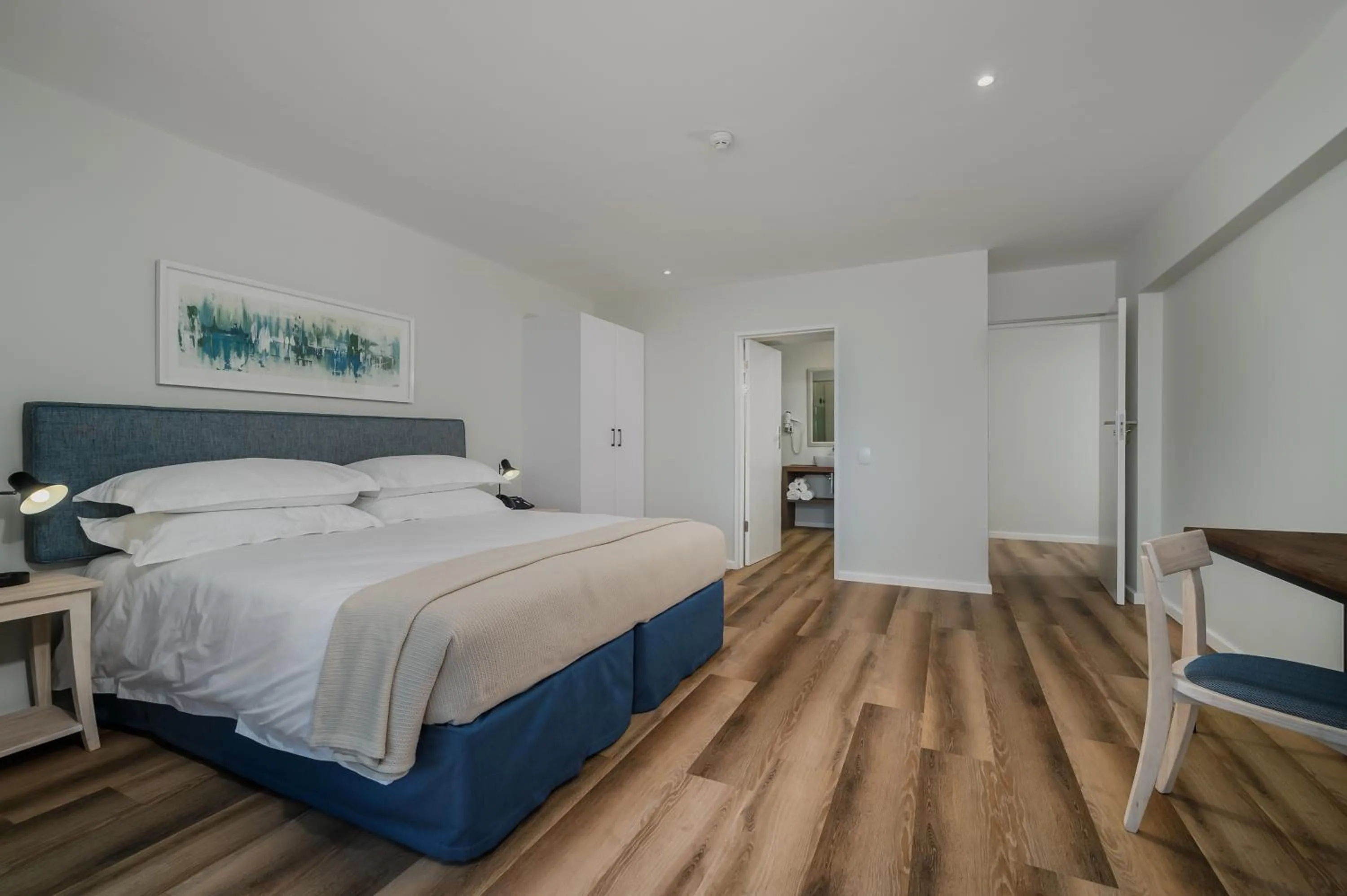 Photo of the whole room, Bed in Paxton Luxury Apartments self-catering