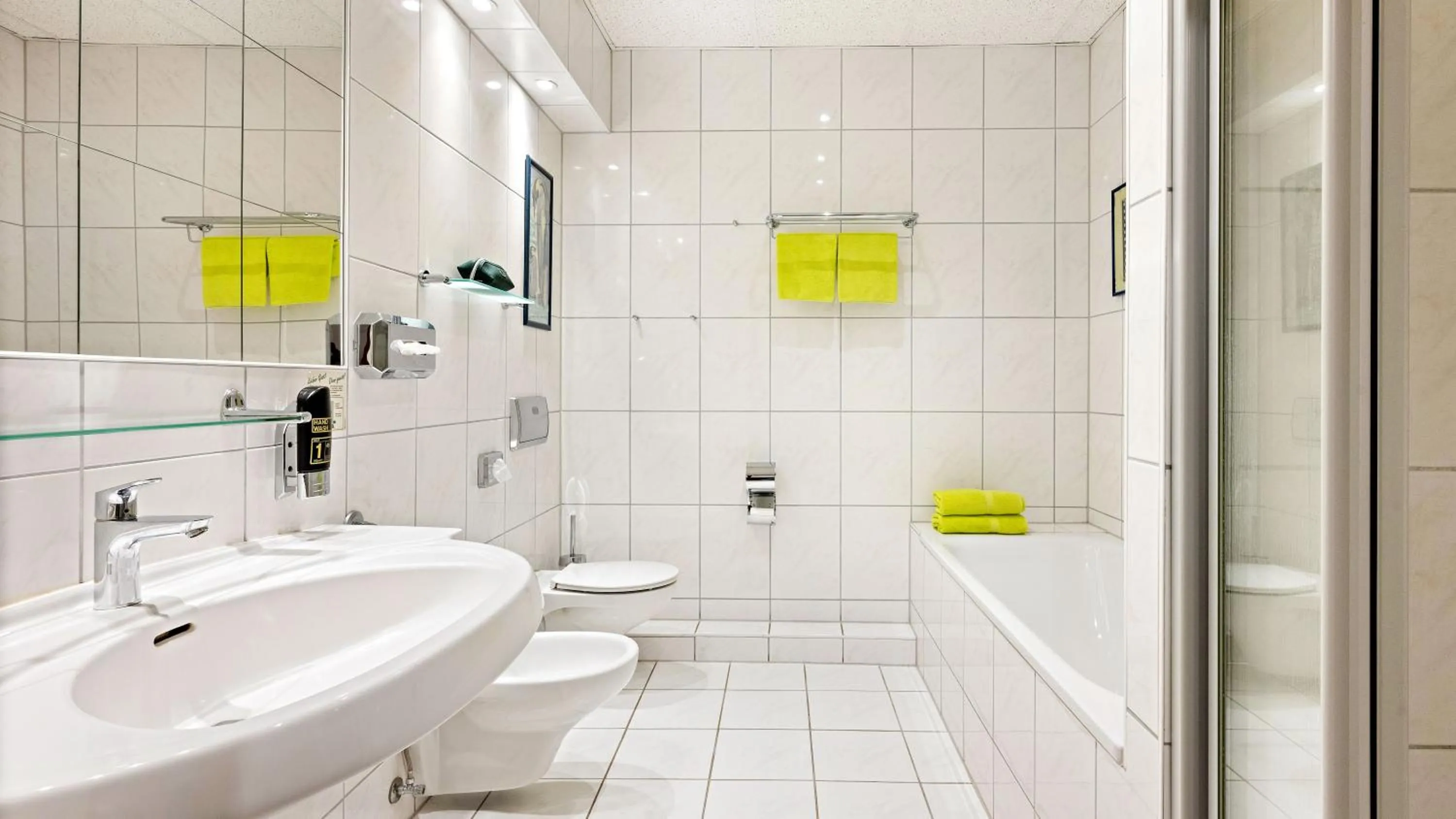 Bathroom in Seehotel Mühlenhaus