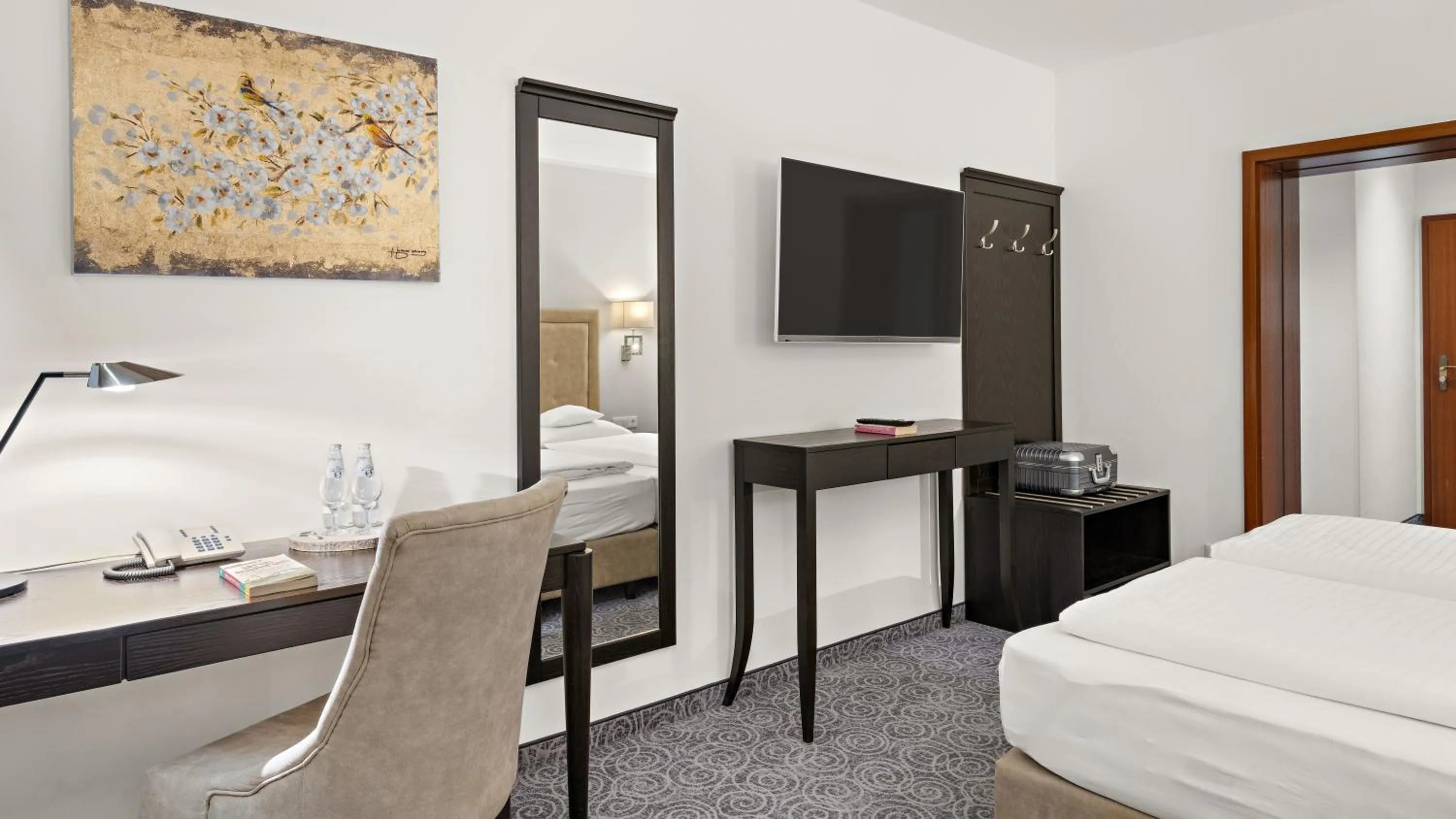 Photo of the whole room, Bed in Seehotel Mühlenhaus