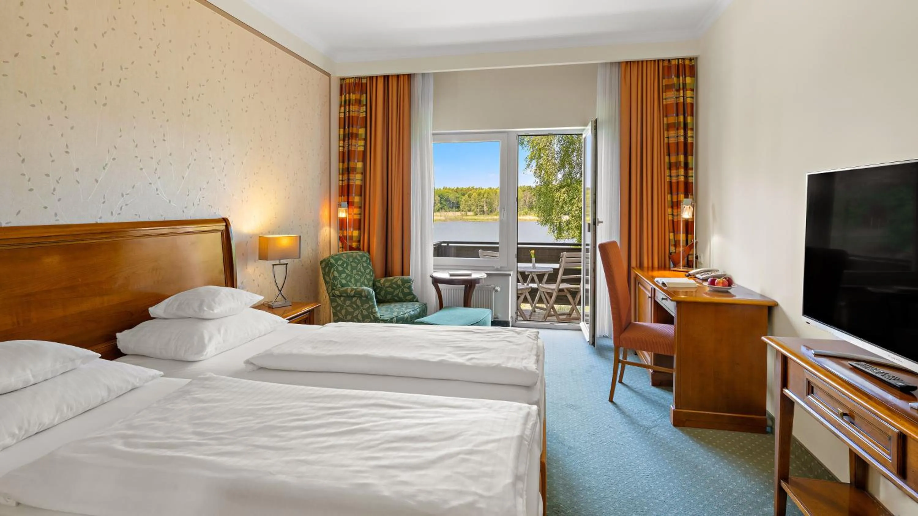 Photo of the whole room, Bed in Seehotel Mühlenhaus