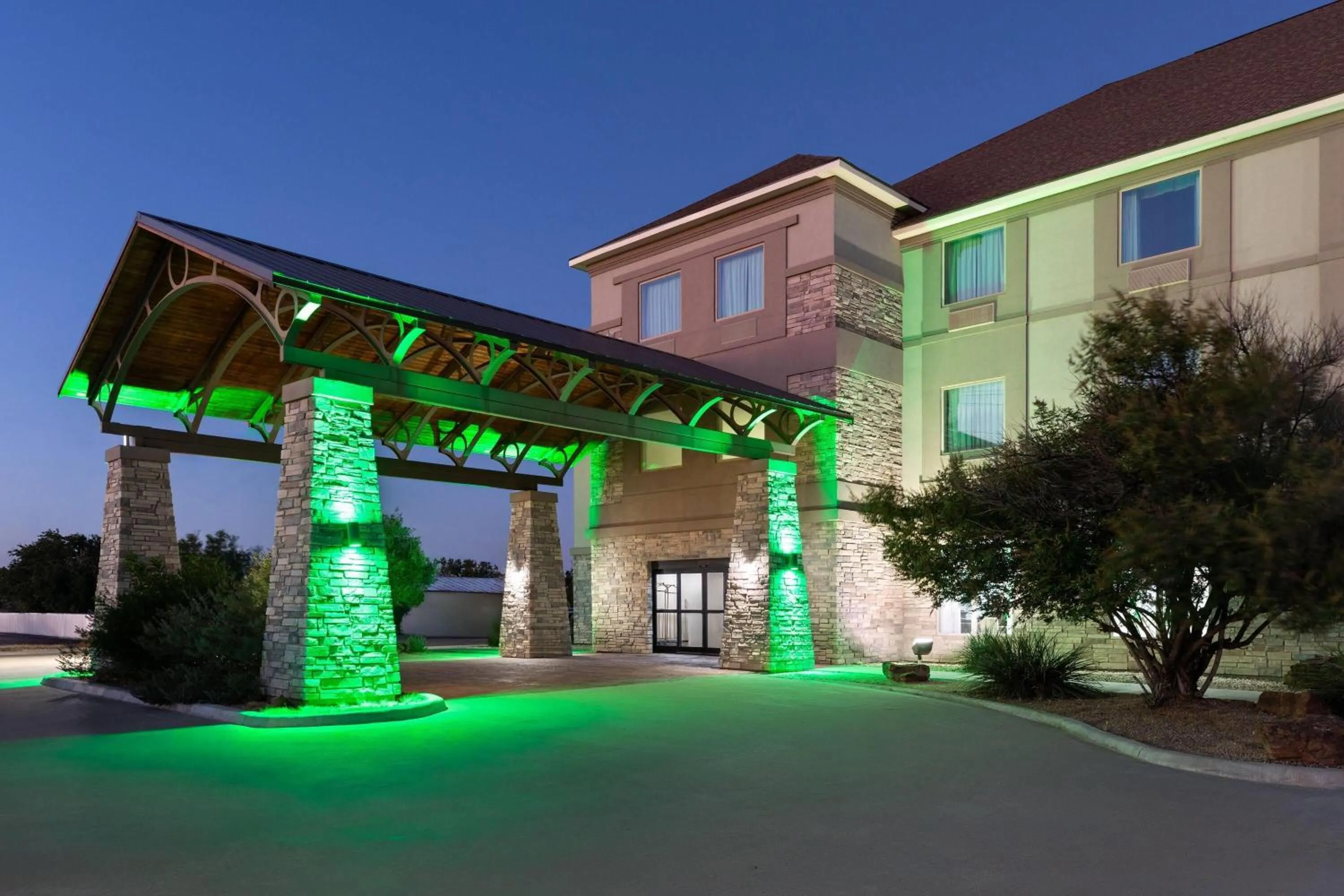 Property building in Baymont by Wyndham Andrews TX