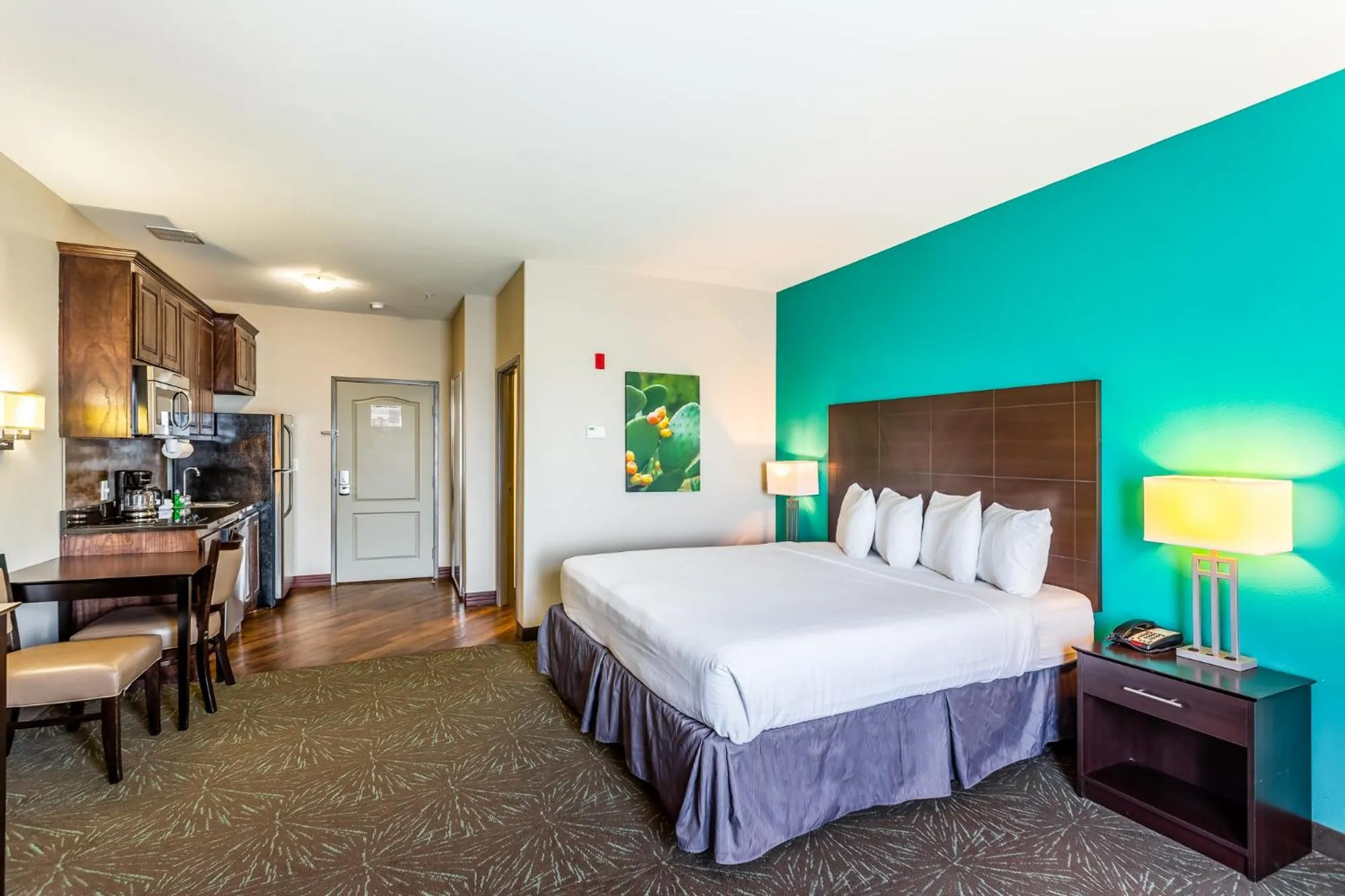 Restaurant/places to eat, Bed in Baymont by Wyndham Andrews TX