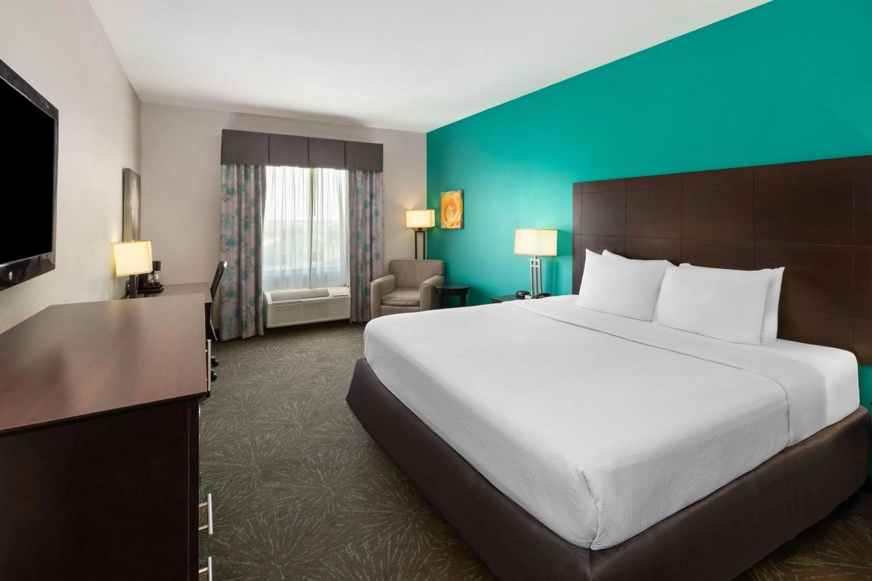 Photo of the whole room, Bed in Baymont by Wyndham Andrews TX