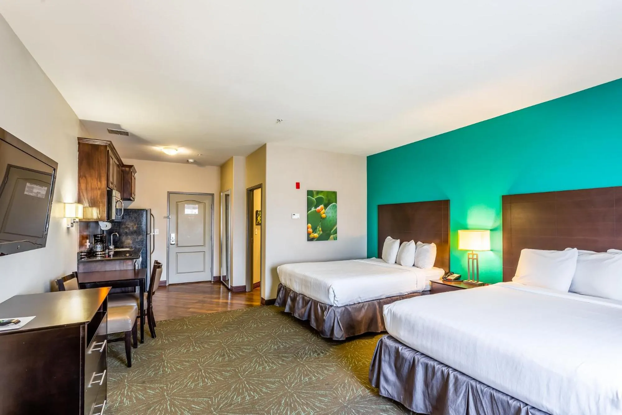 Restaurant/places to eat, Bed in Baymont by Wyndham Andrews TX