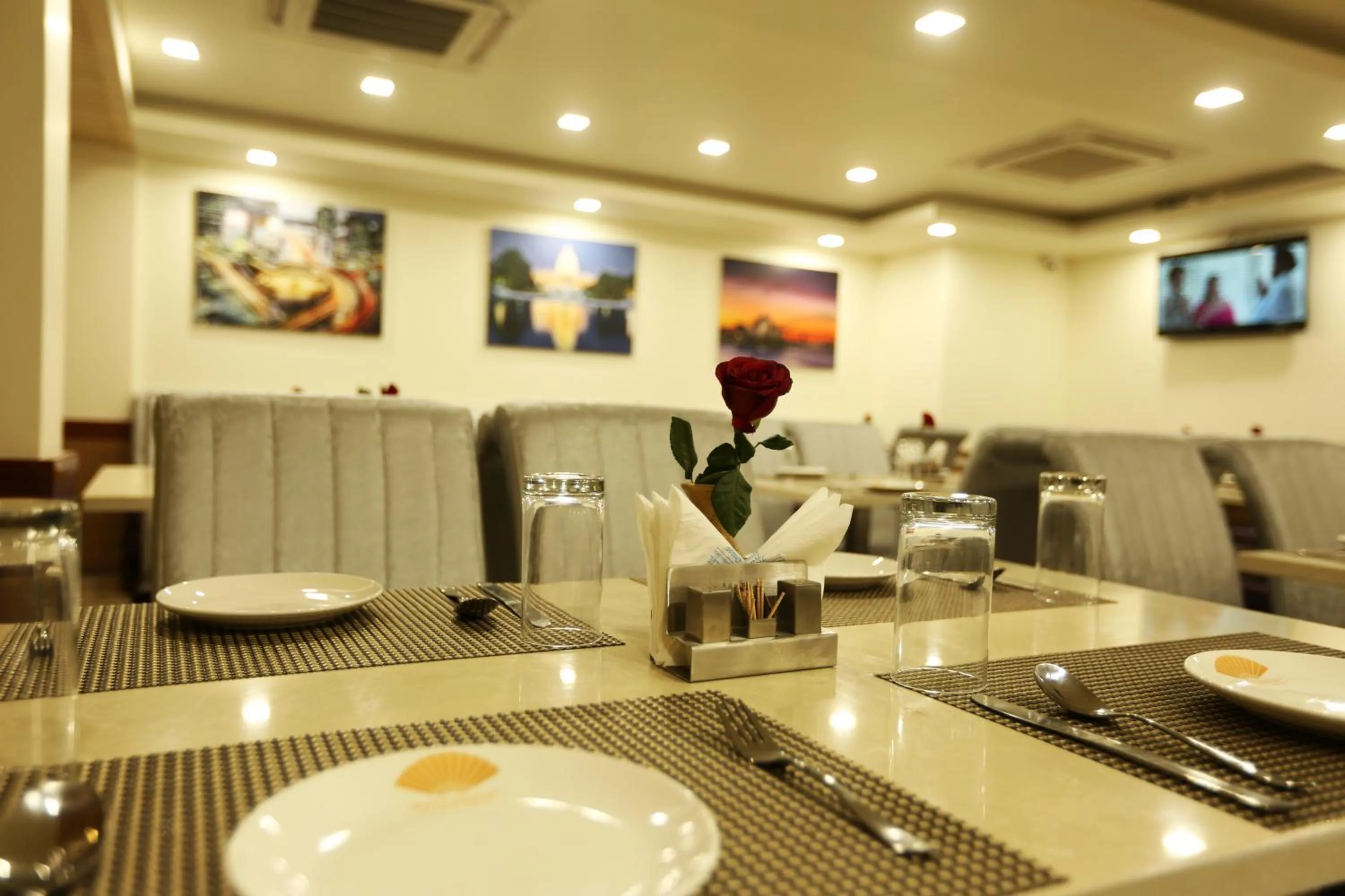 Restaurant/places to eat in Hotel Omega - Gurgaon Central, Sec 45