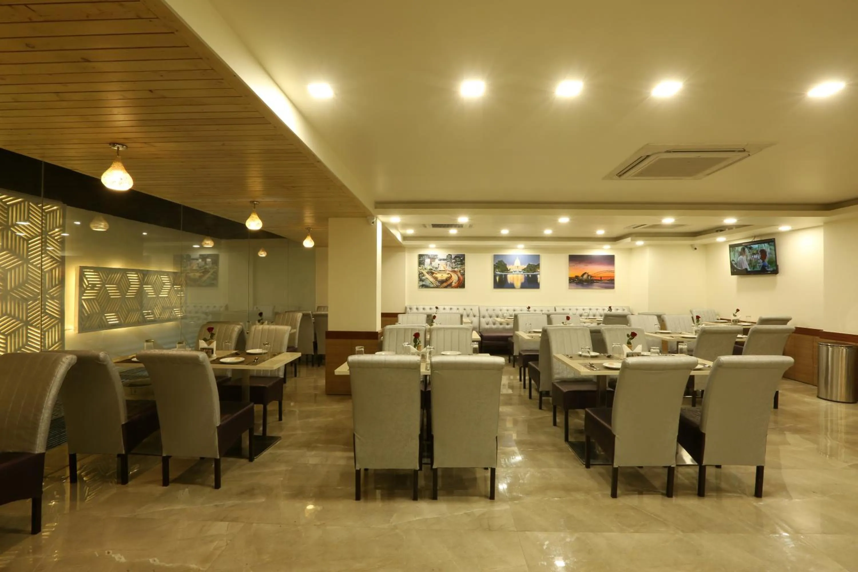 Restaurant/places to eat in Hotel Omega - Gurgaon Central, Sec 45